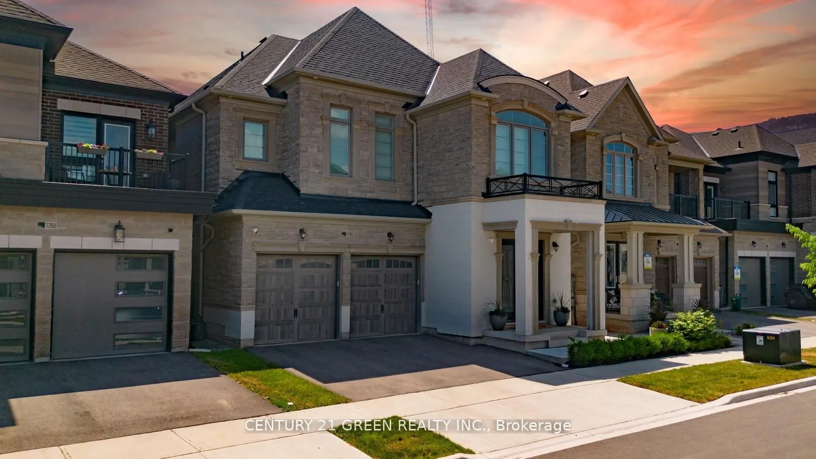 1290 Felicity Gardens