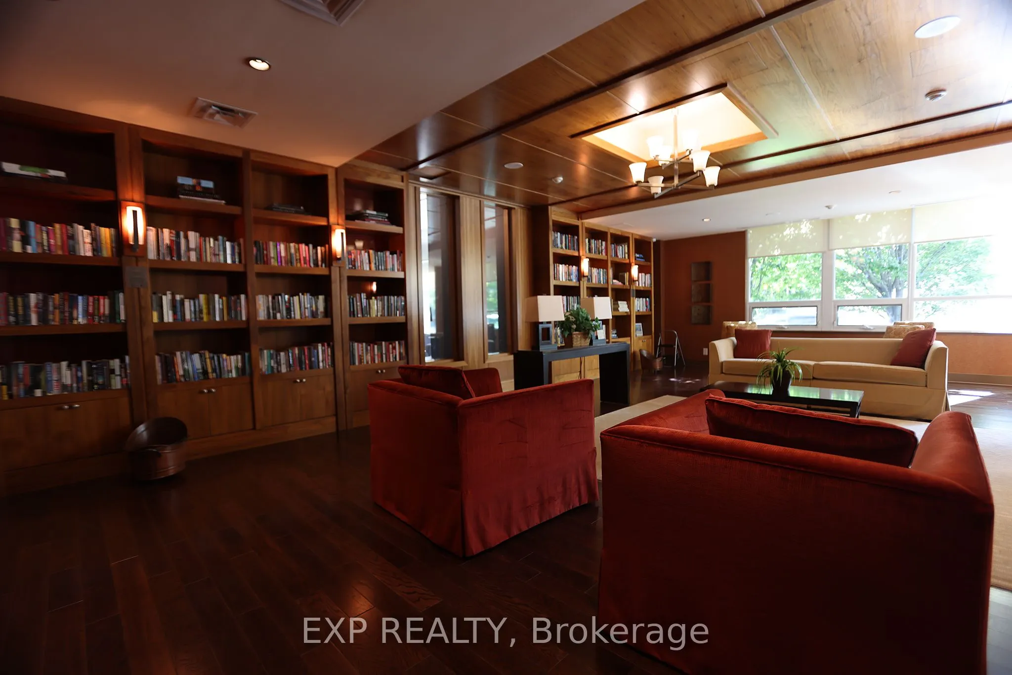 1055 Southdown Road, #PH01