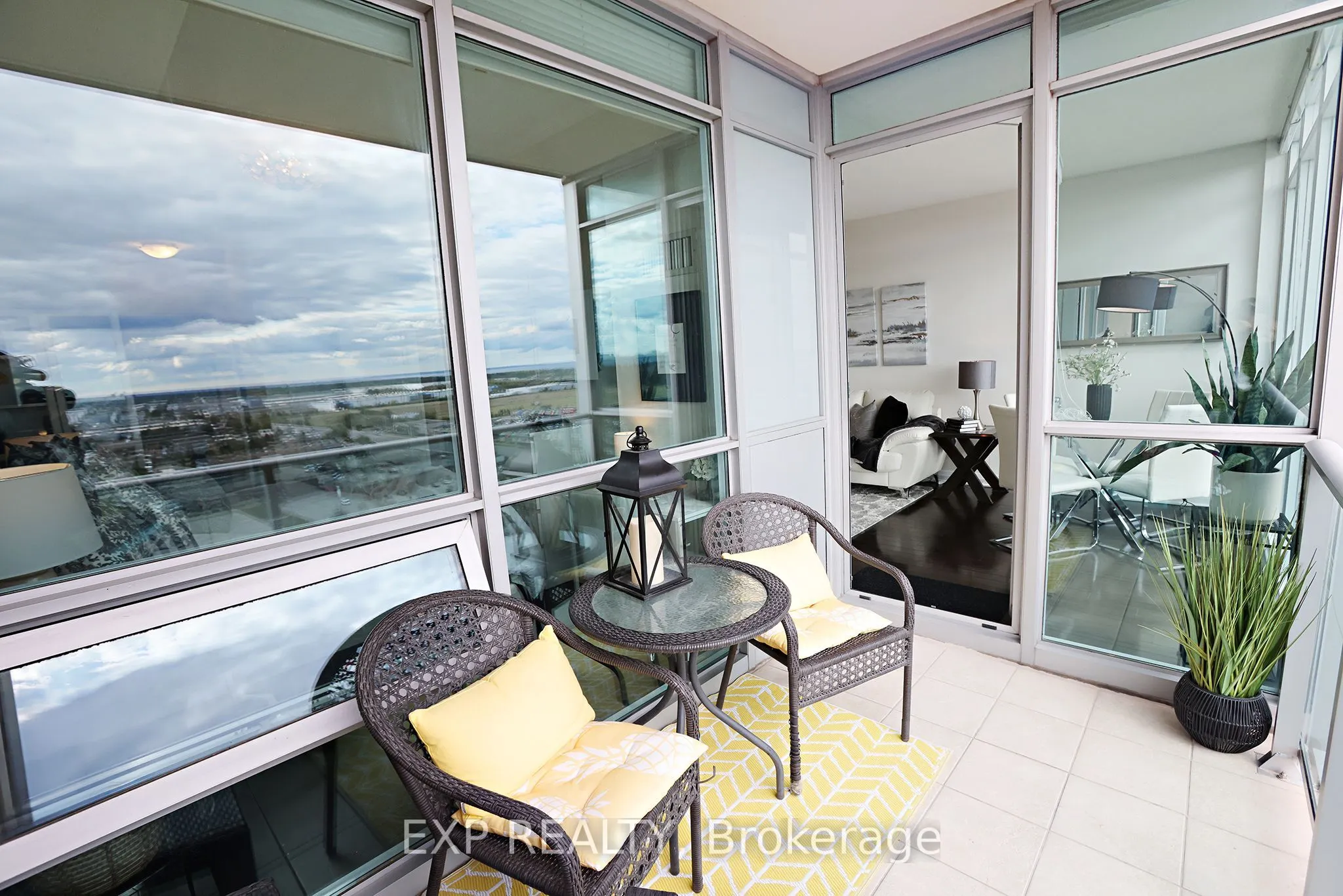 1055 Southdown Road, #PH01