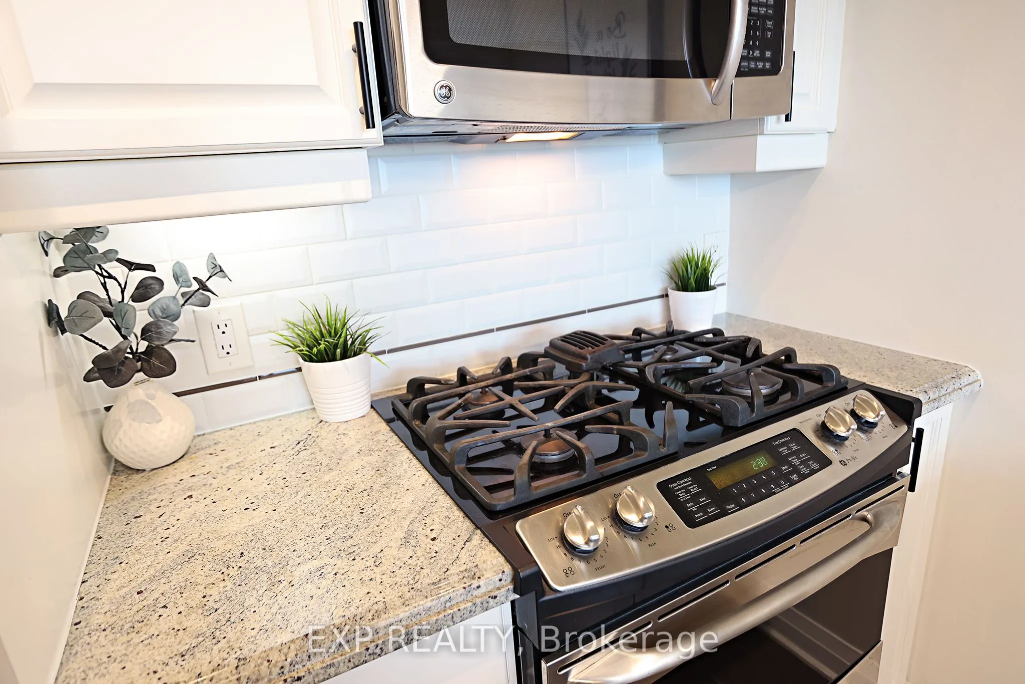 1055 Southdown Road, #PH01