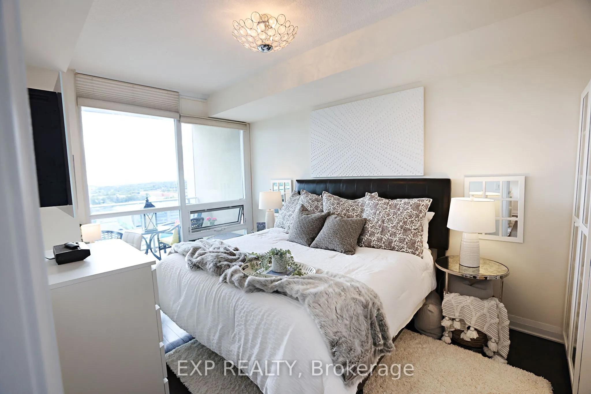 1055 Southdown Road, #PH01
