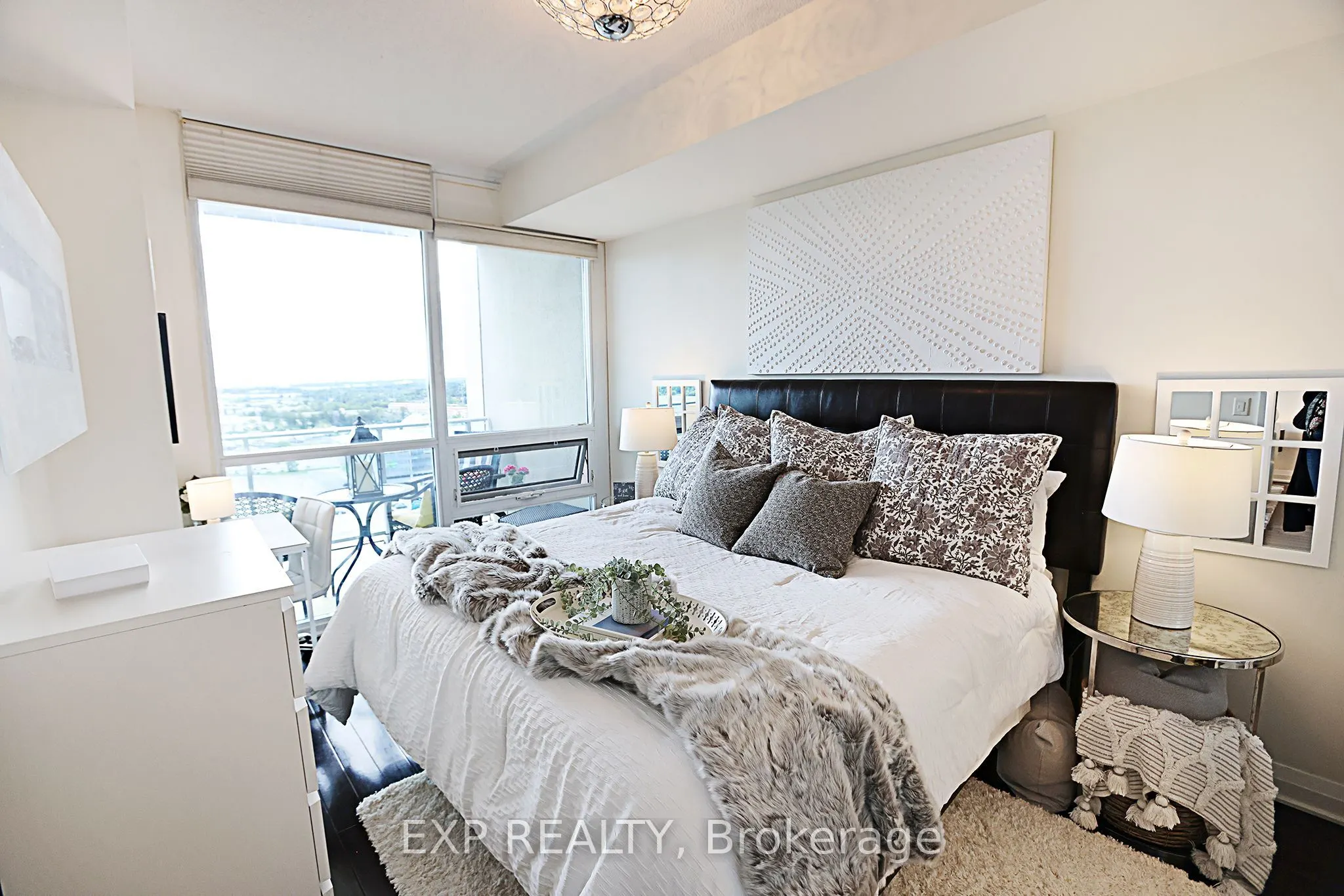 1055 Southdown Road, #PH01