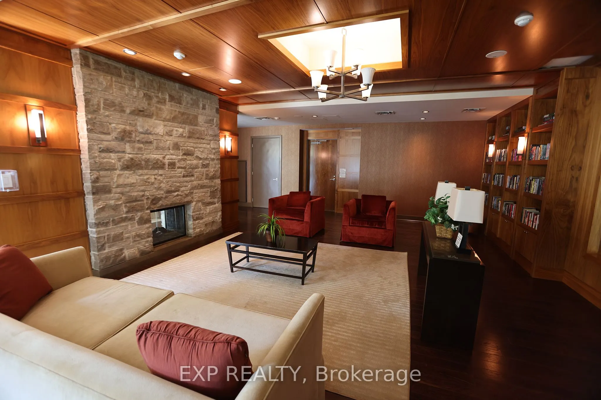 1055 Southdown Road, #PH01