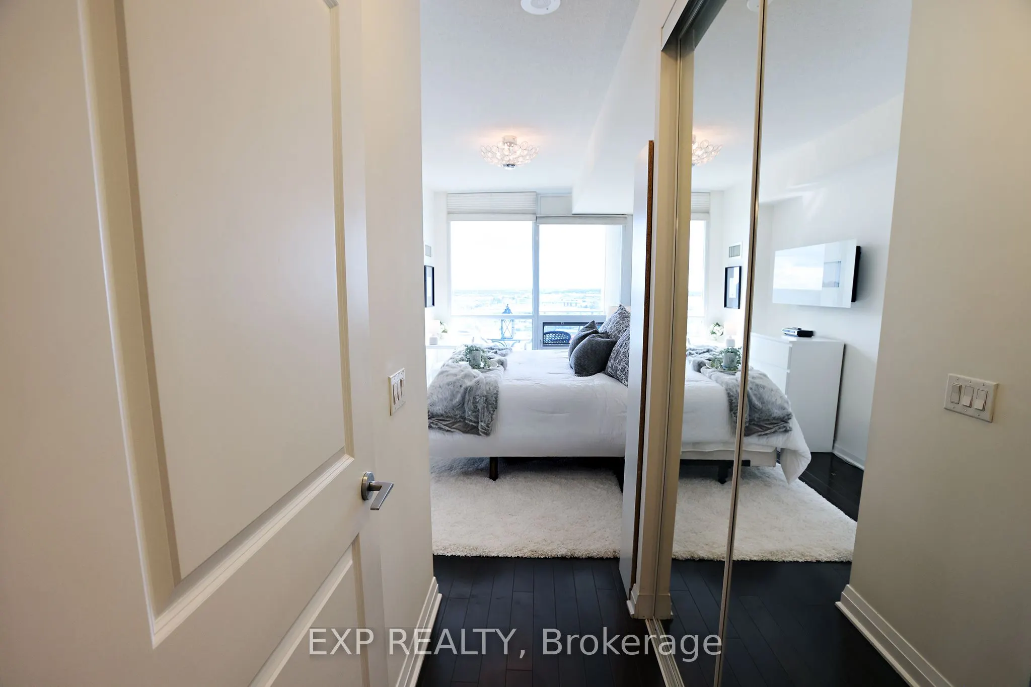 1055 Southdown Road, #PH01