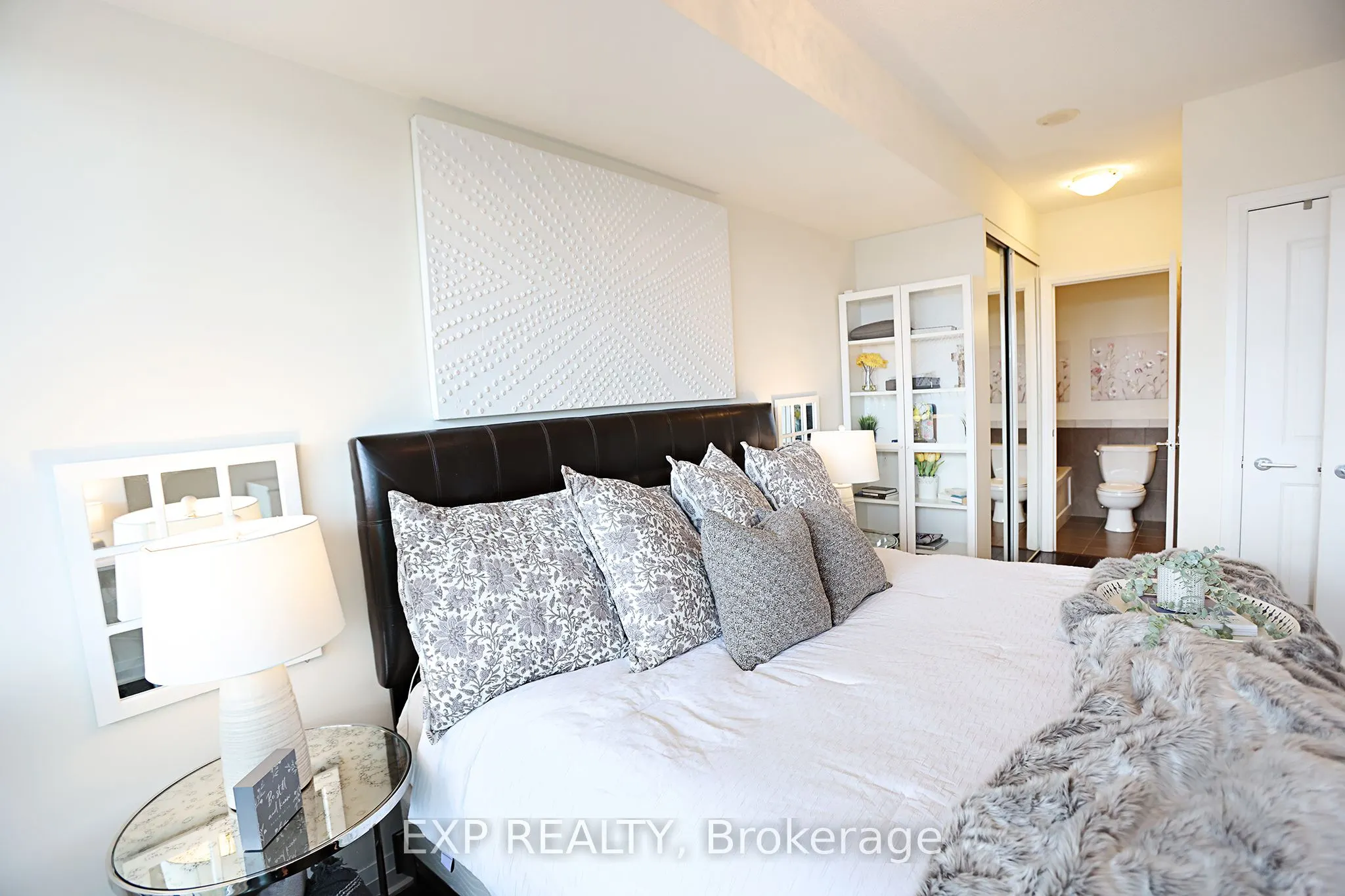 1055 Southdown Road, #PH01
