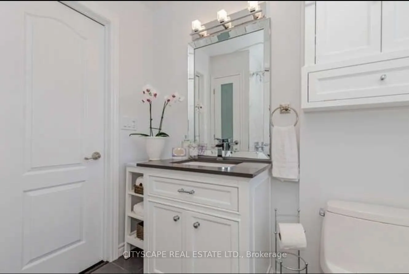 152 Kenwood Avenue, #50