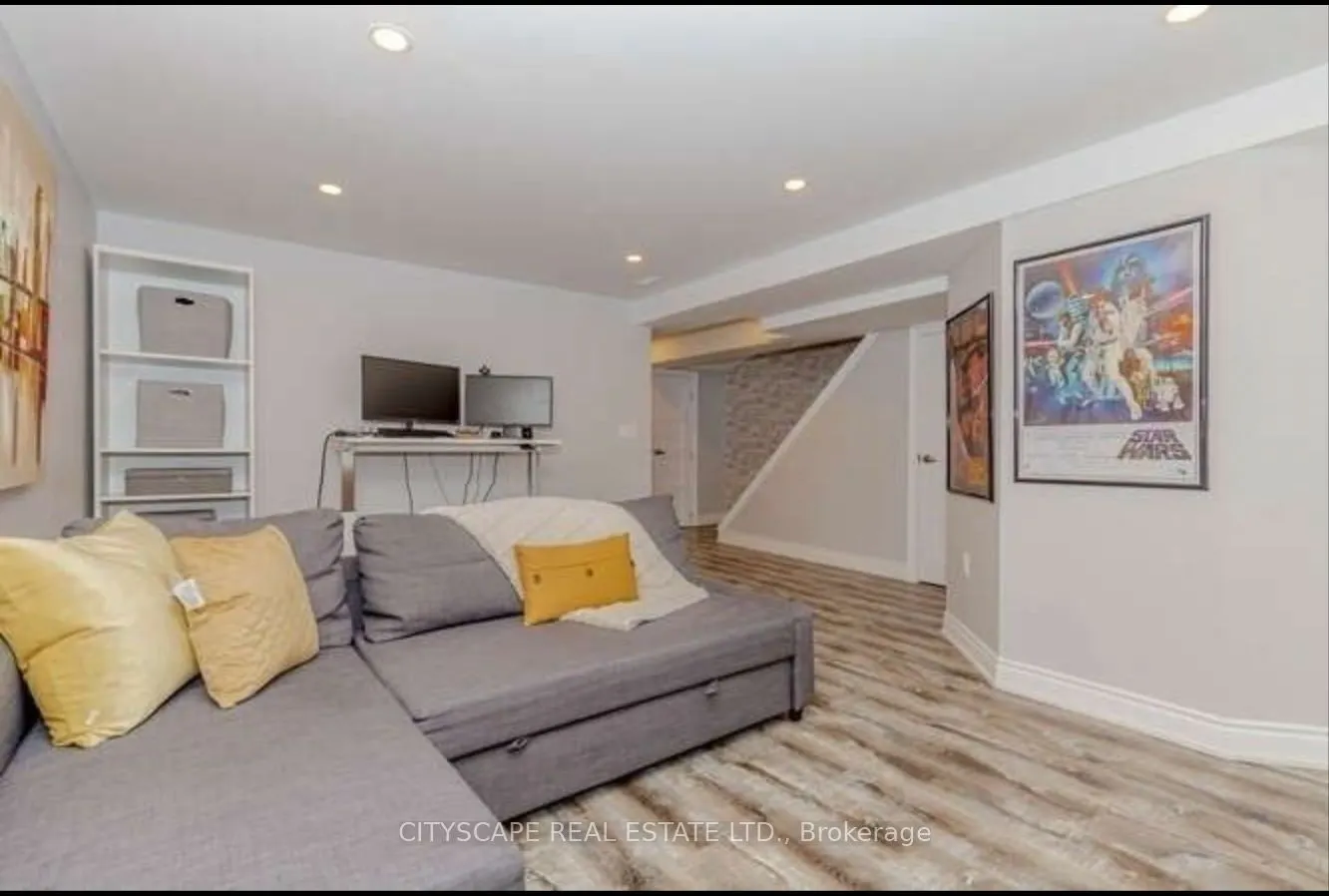 152 Kenwood Avenue, #50