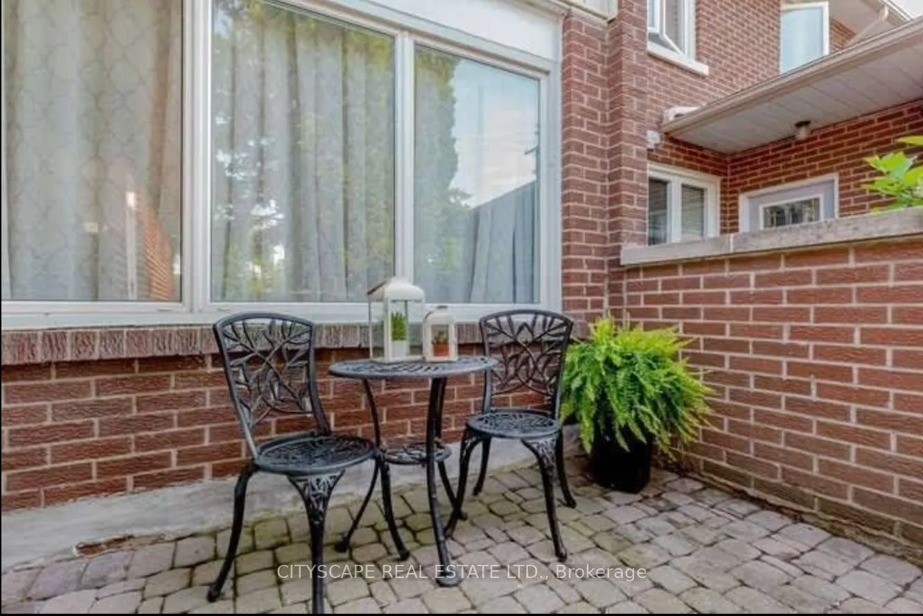 152 Kenwood Avenue, #50