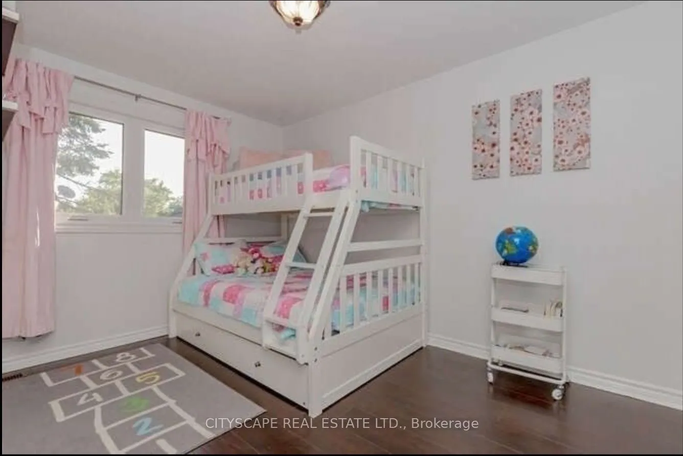 152 Kenwood Avenue, #50