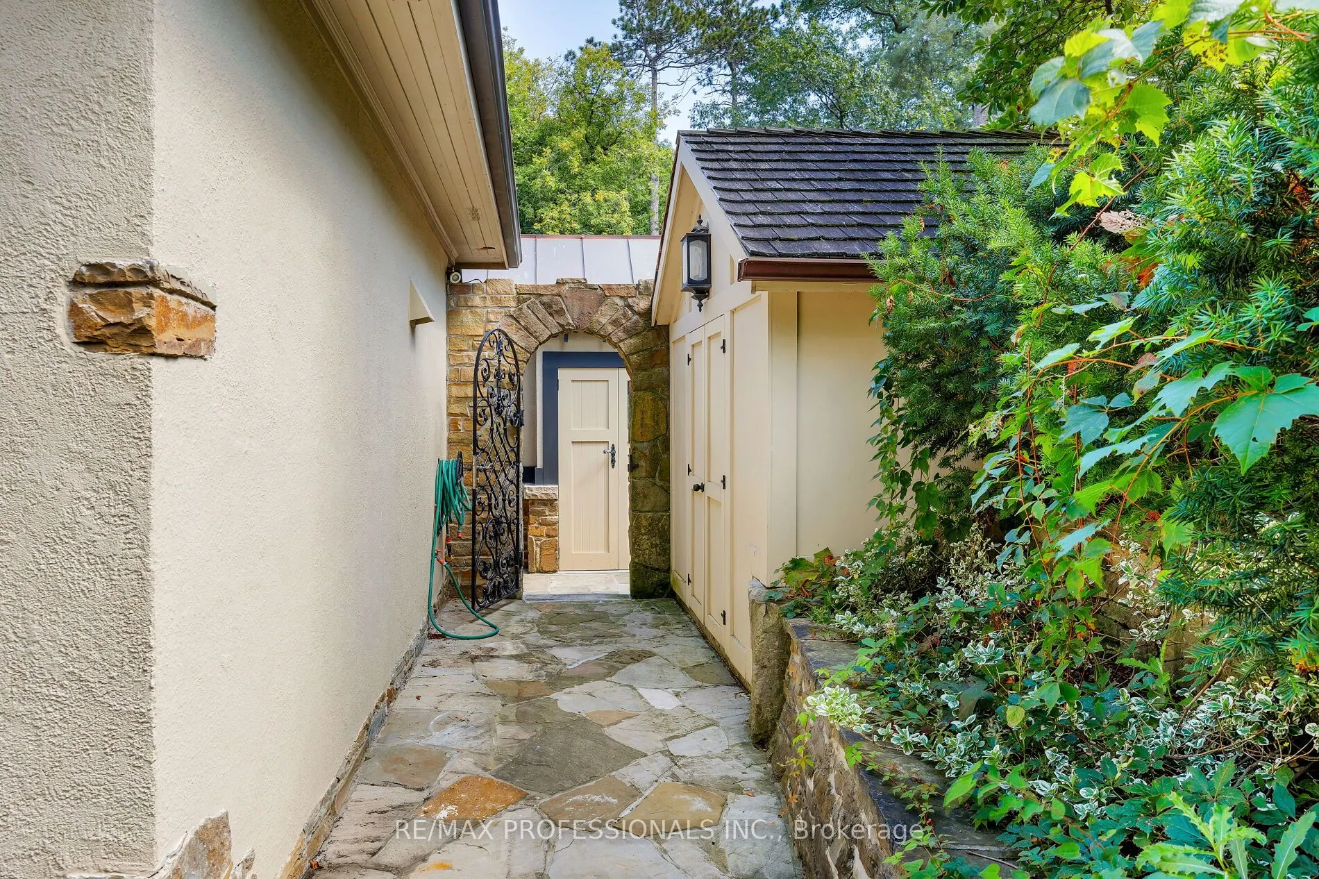 16 Kingsway Crescent