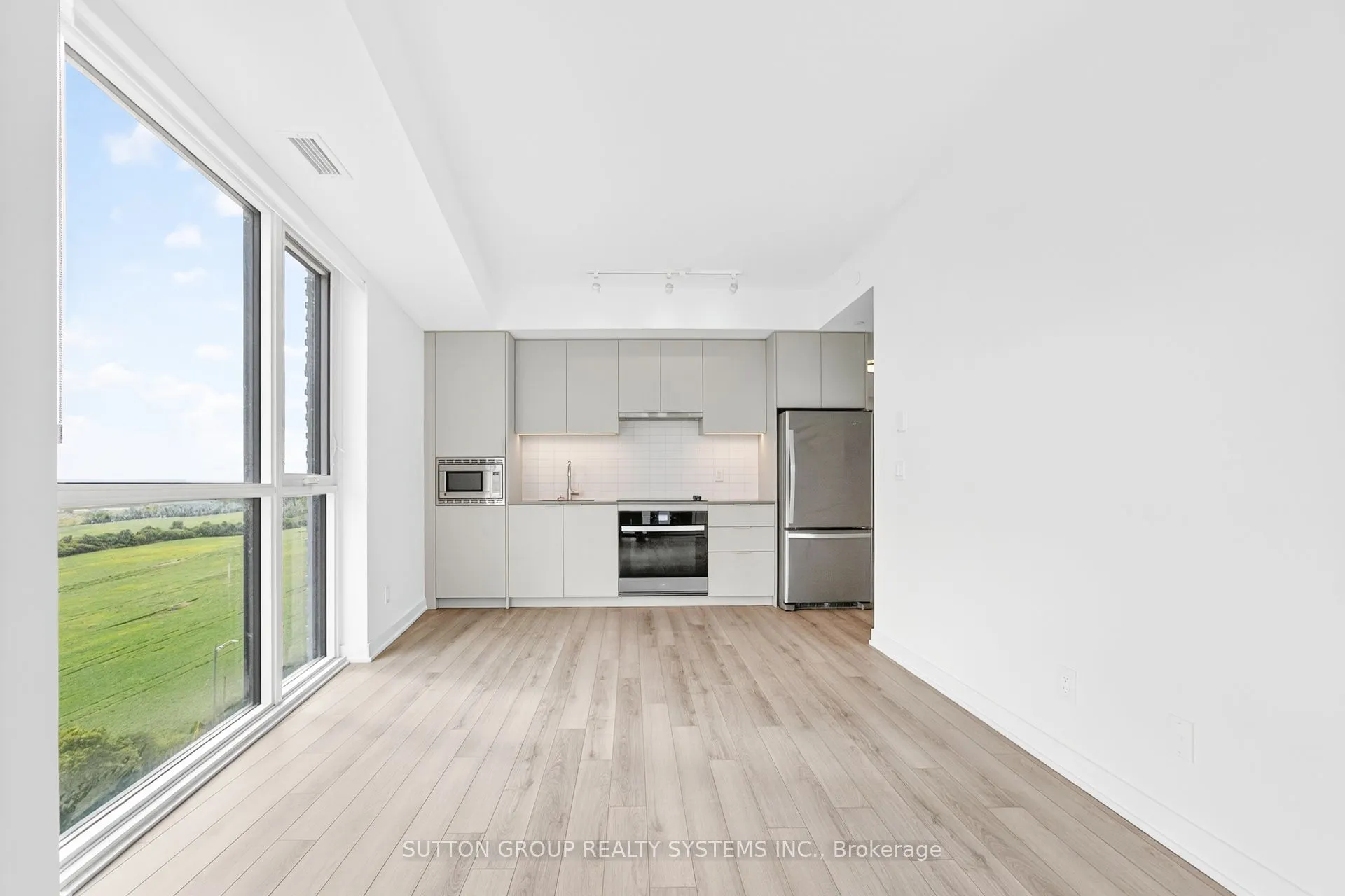 3079 Trafalgar Road, #1102