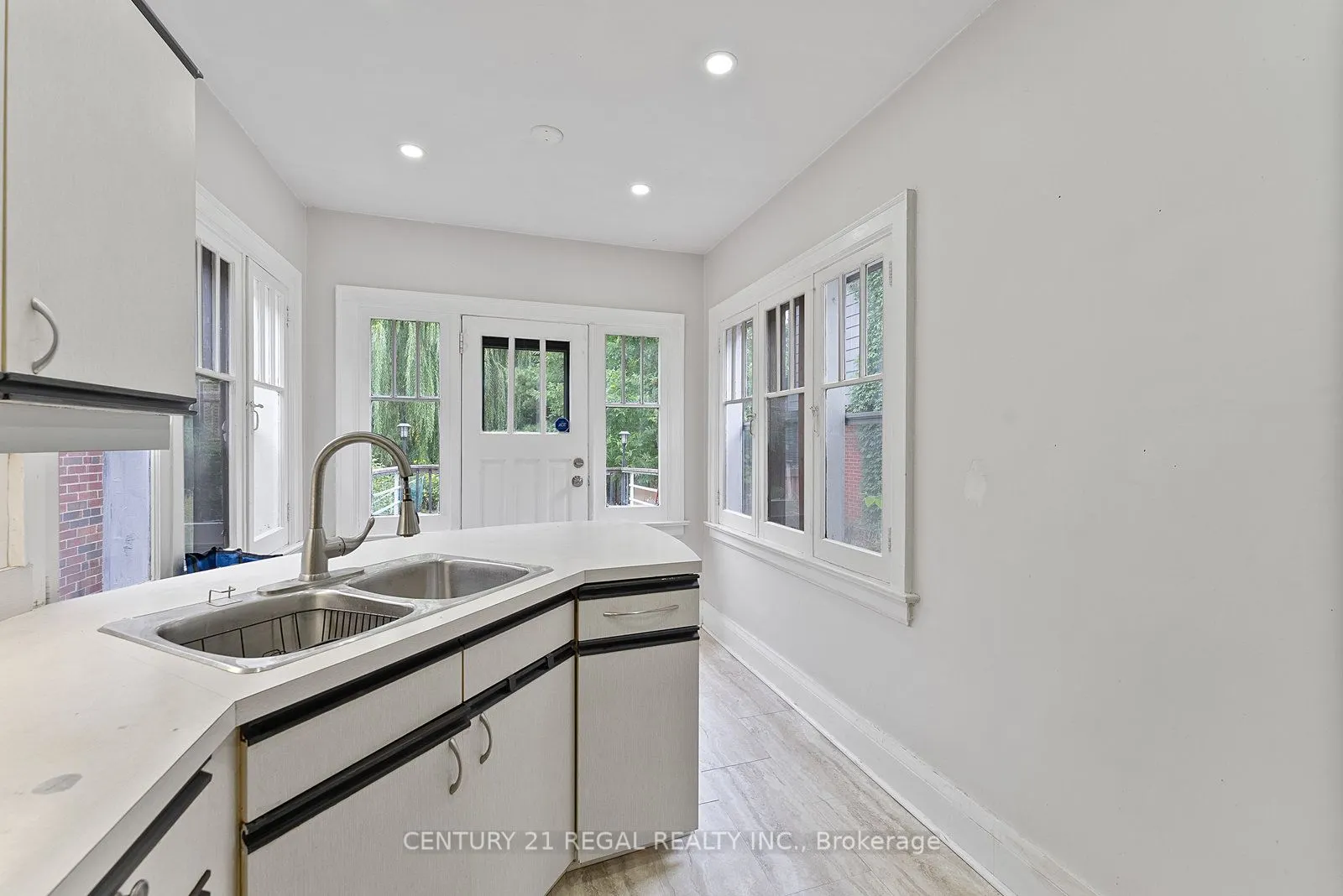 64 Arcadian Circle