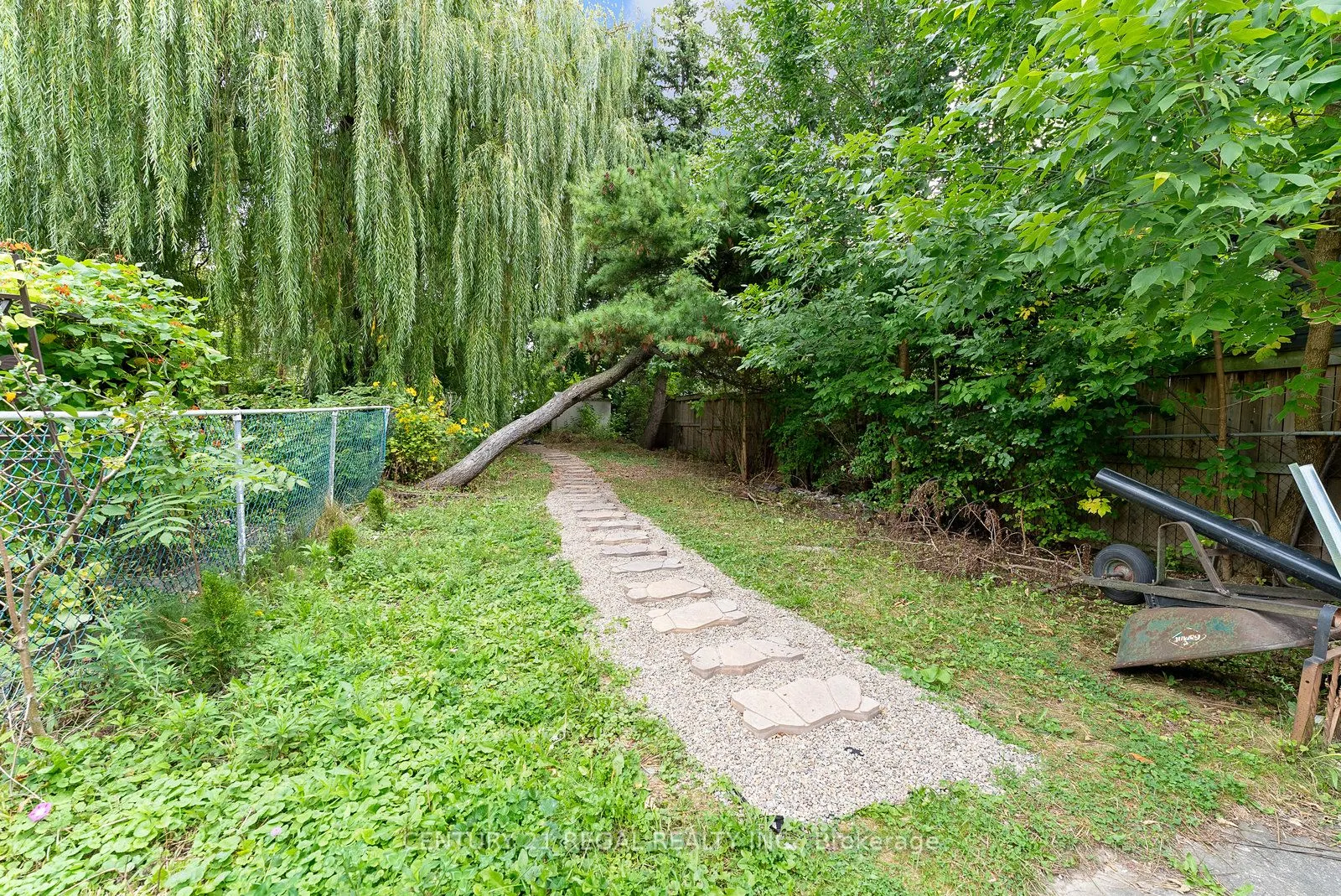 64 Arcadian Circle