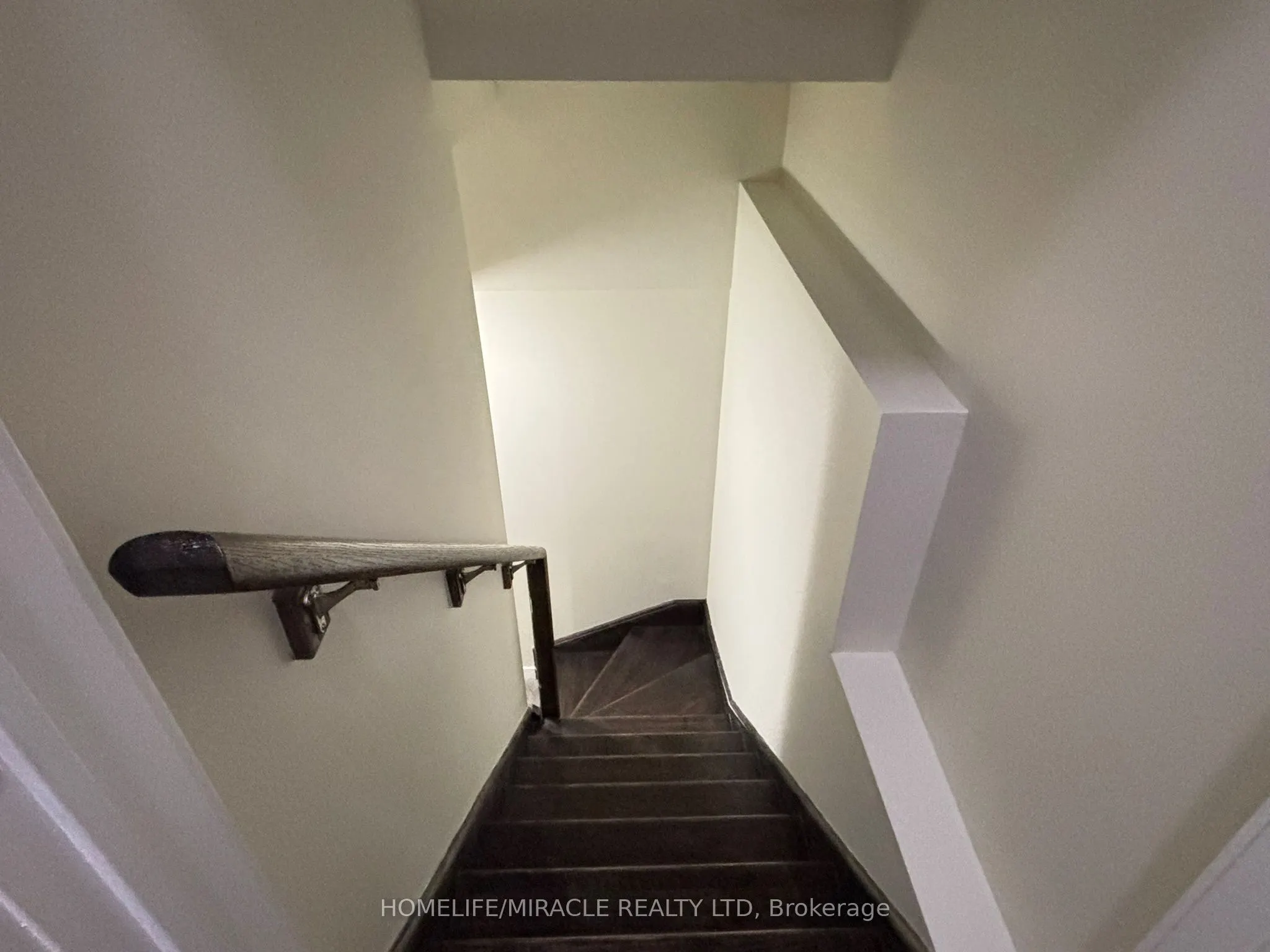 4 Hoover Road