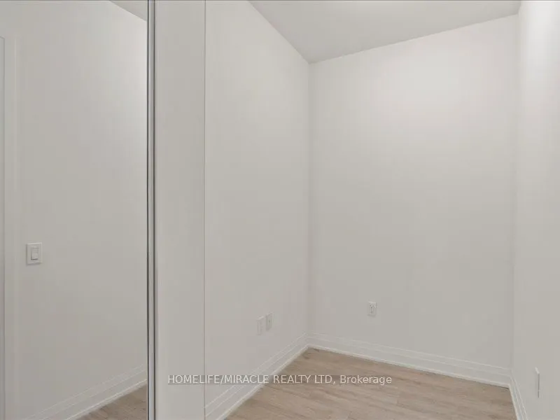 509 Dundas Street W, #224