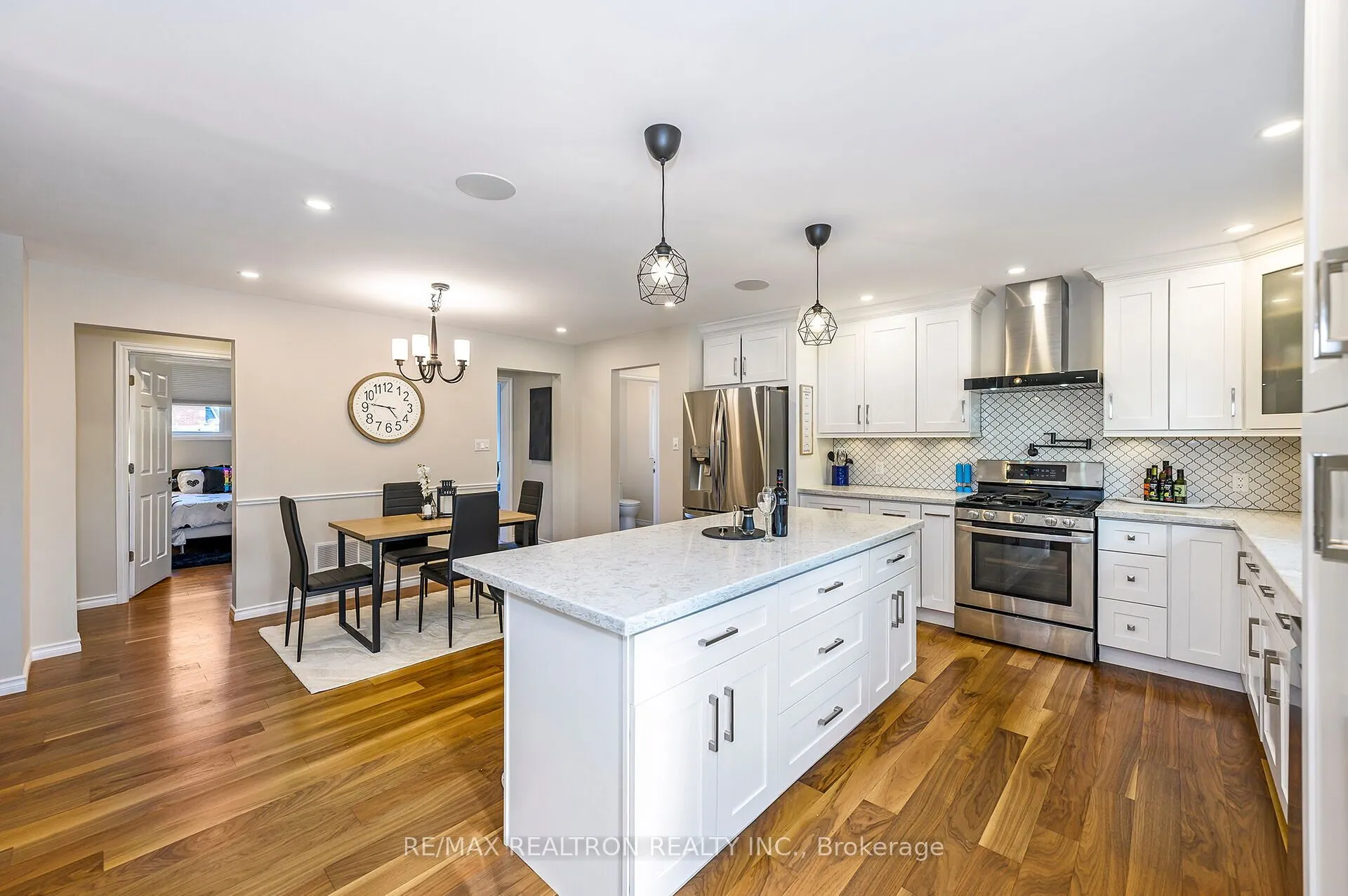 5472 Randolph Crescent