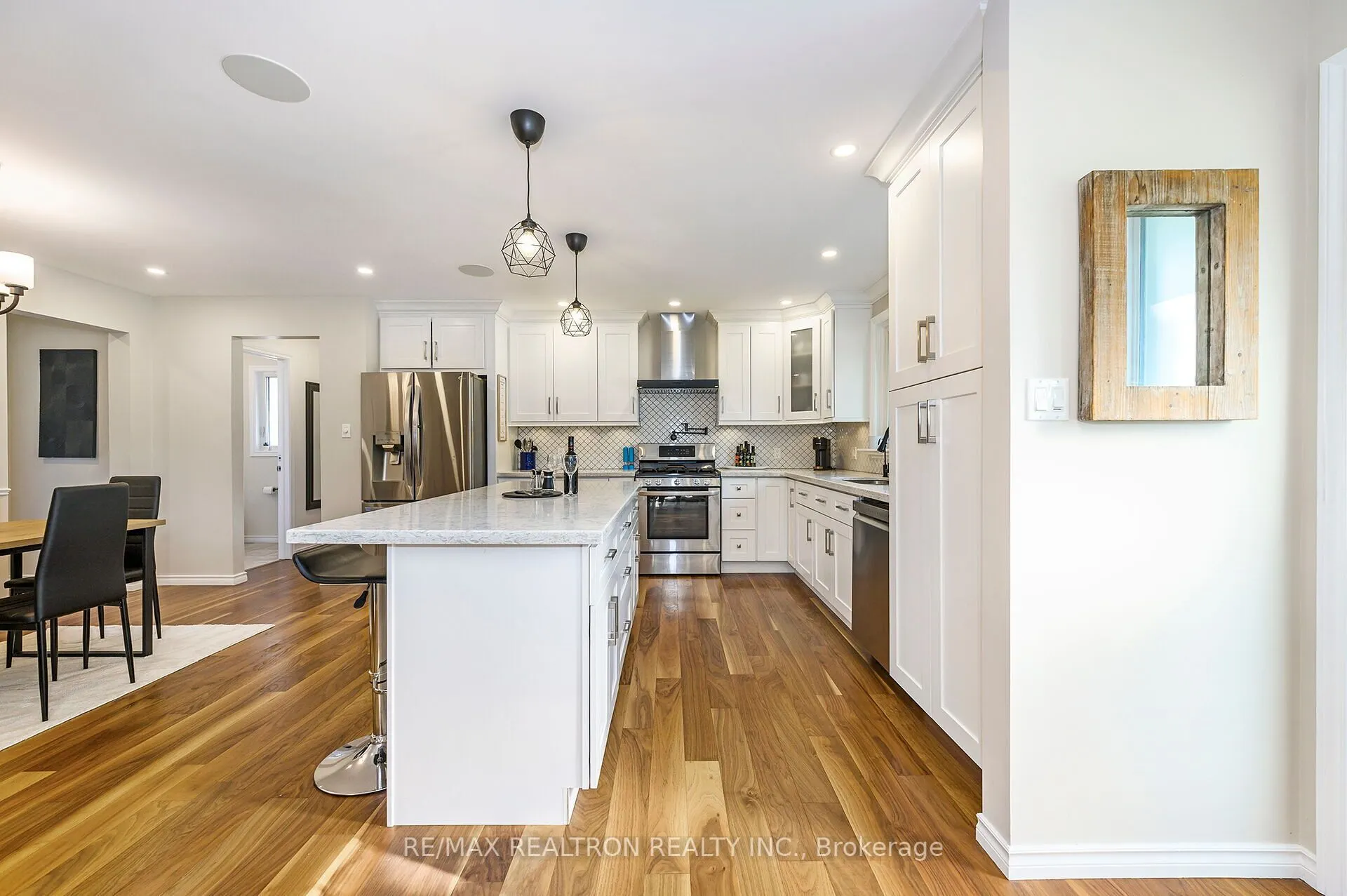 5472 Randolph Crescent