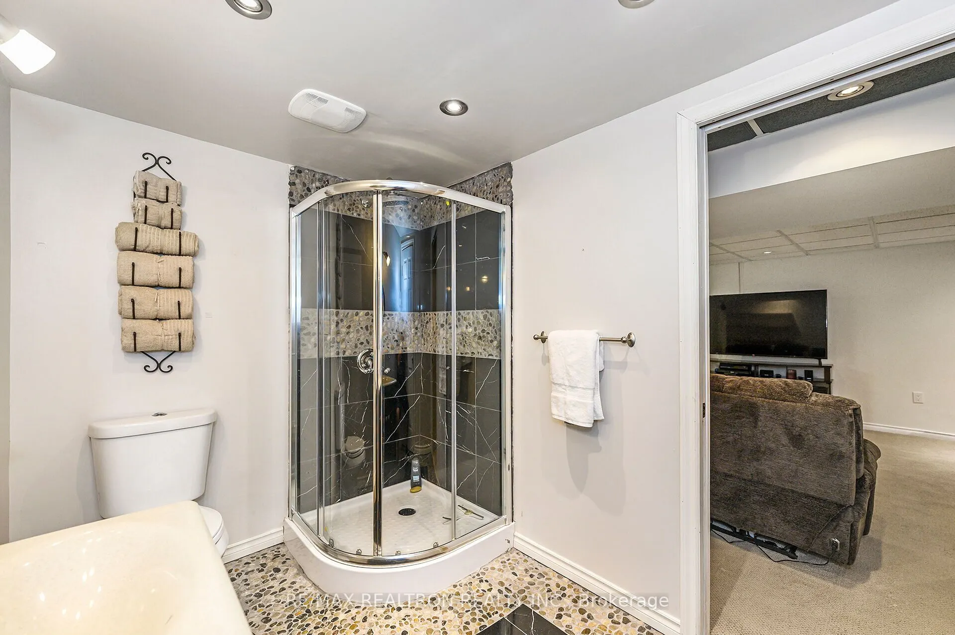 5472 Randolph Crescent