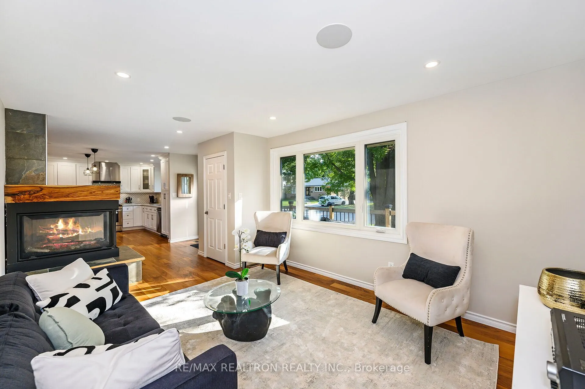 5472 Randolph Crescent