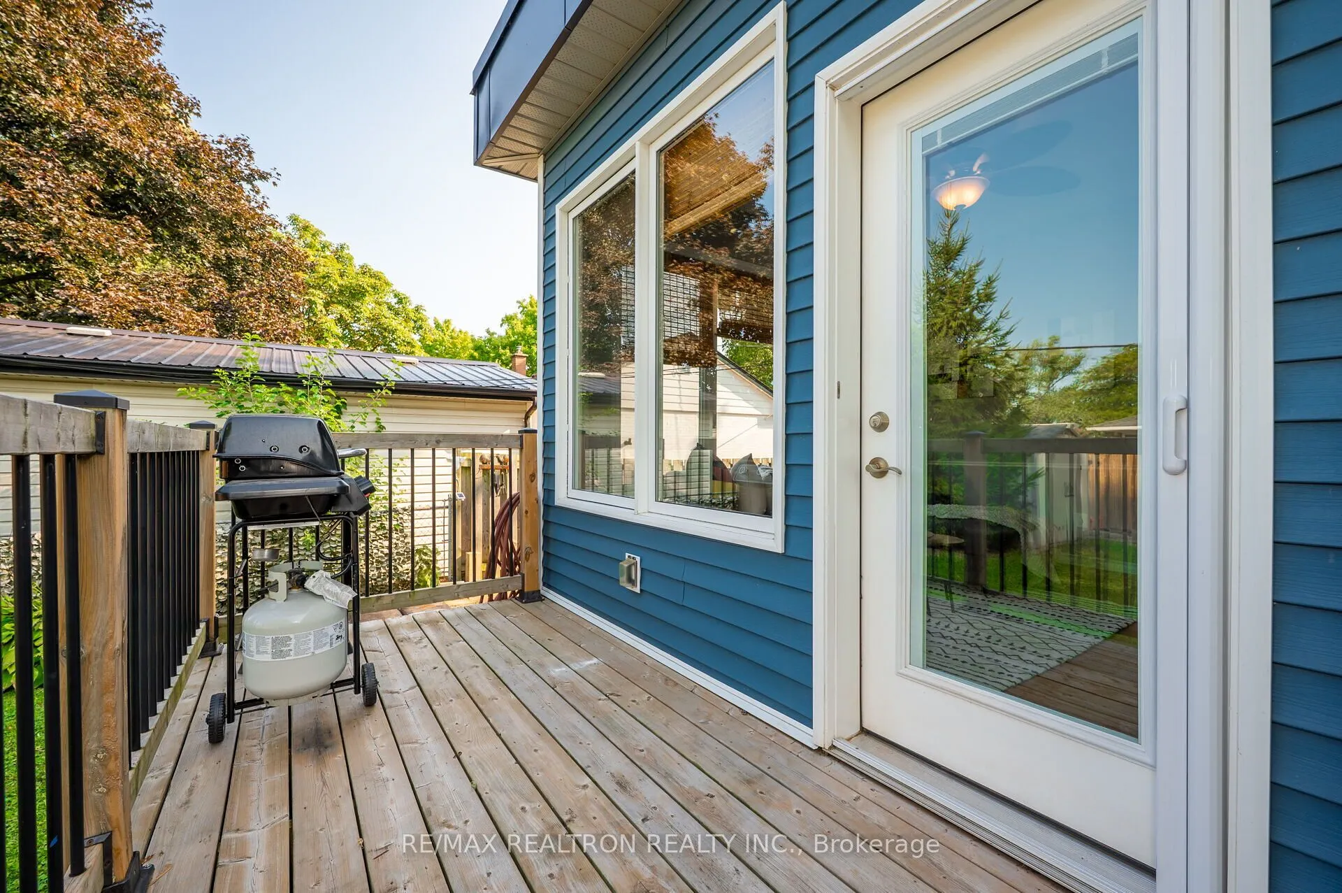 5472 Randolph Crescent