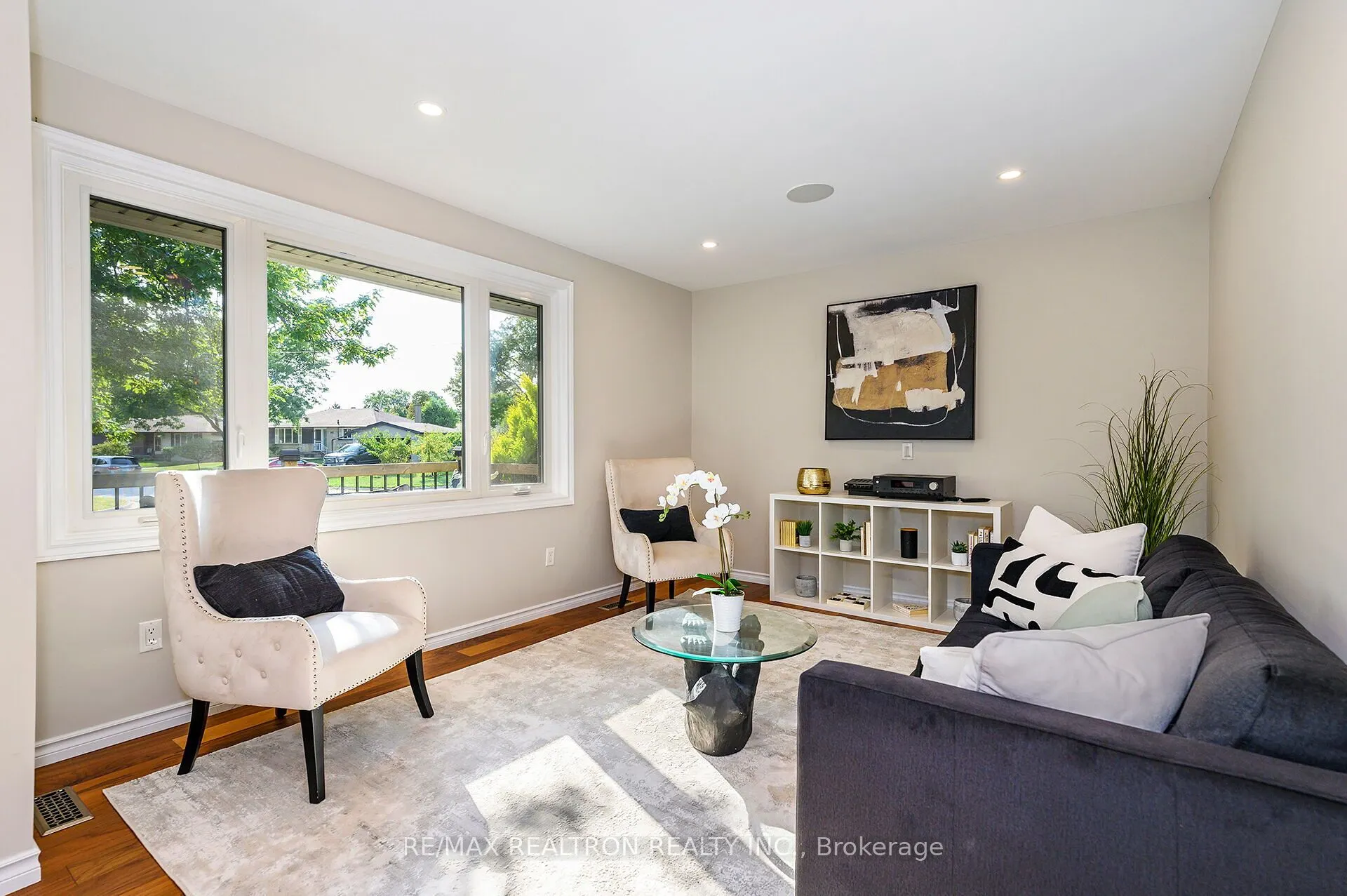 5472 Randolph Crescent