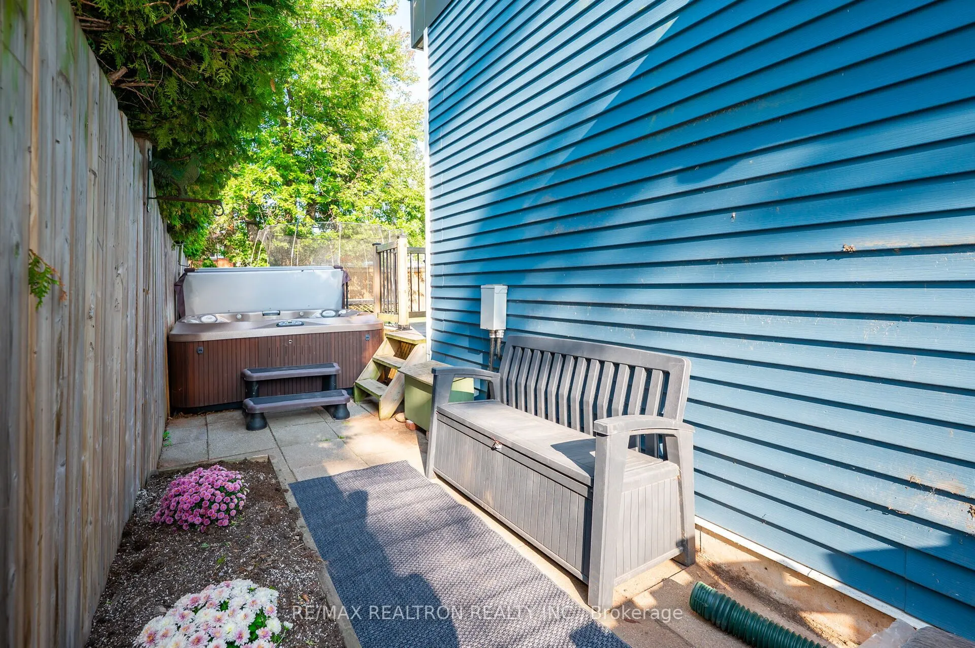 5472 Randolph Crescent
