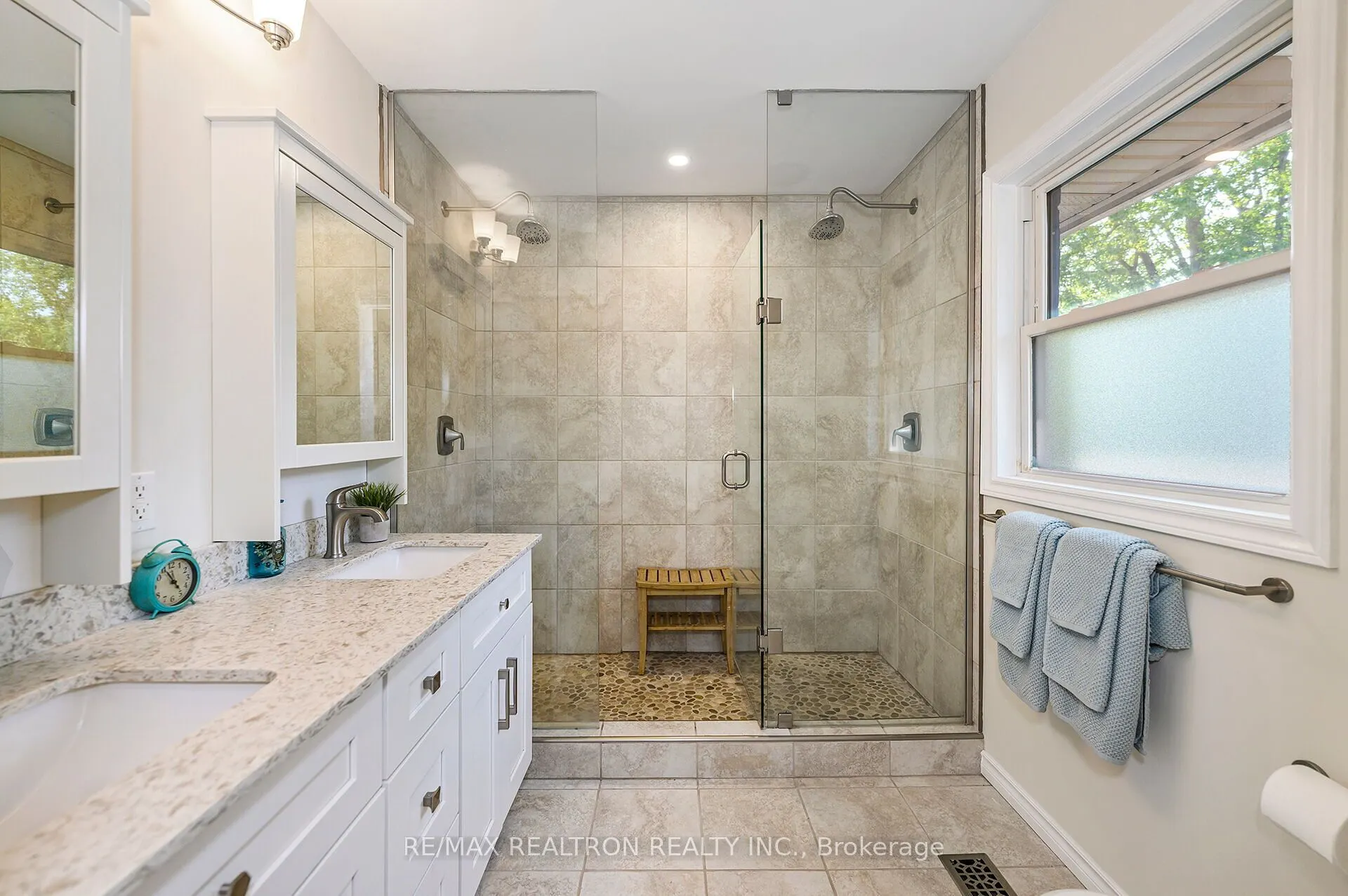 5472 Randolph Crescent