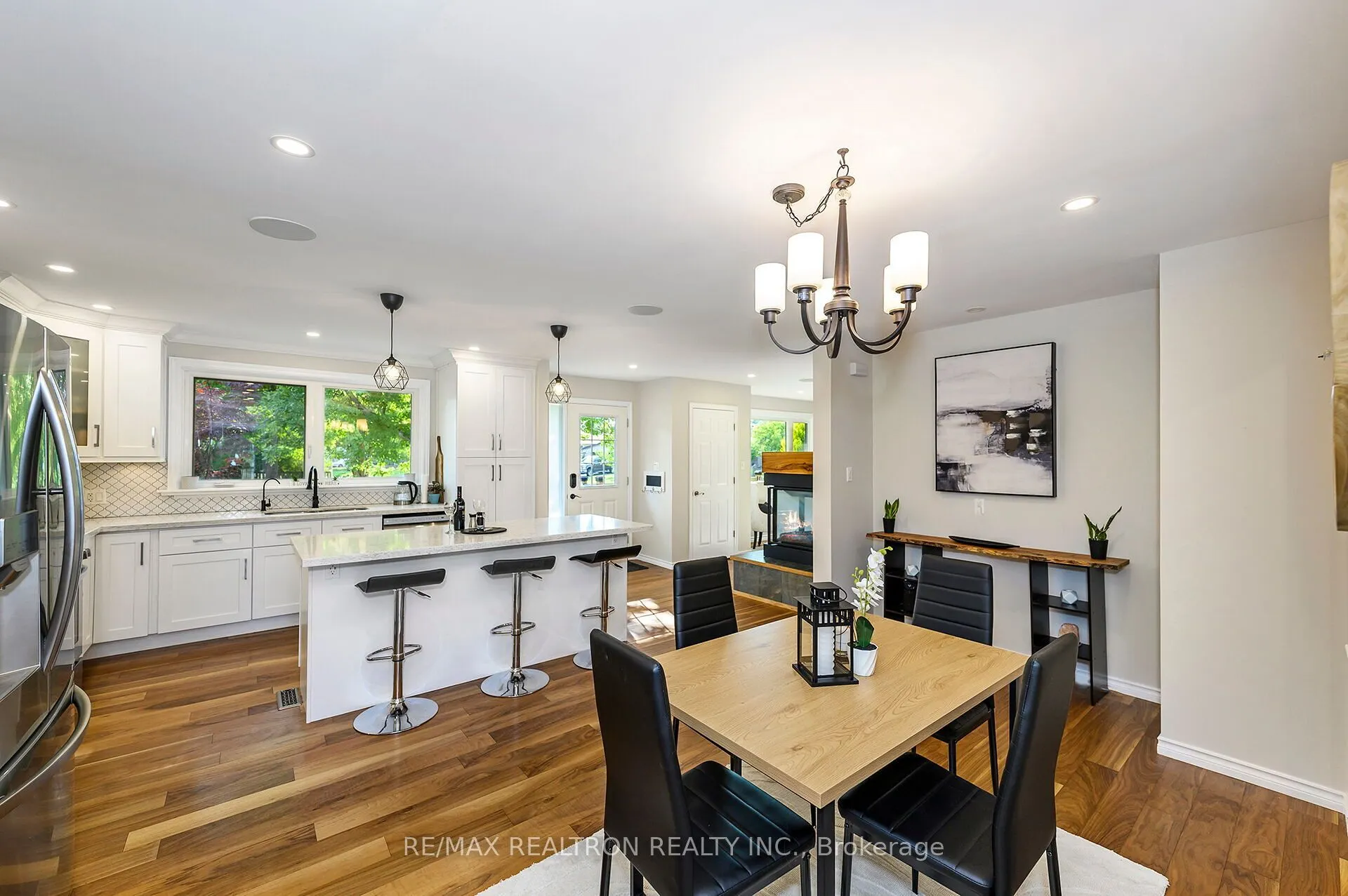 5472 Randolph Crescent