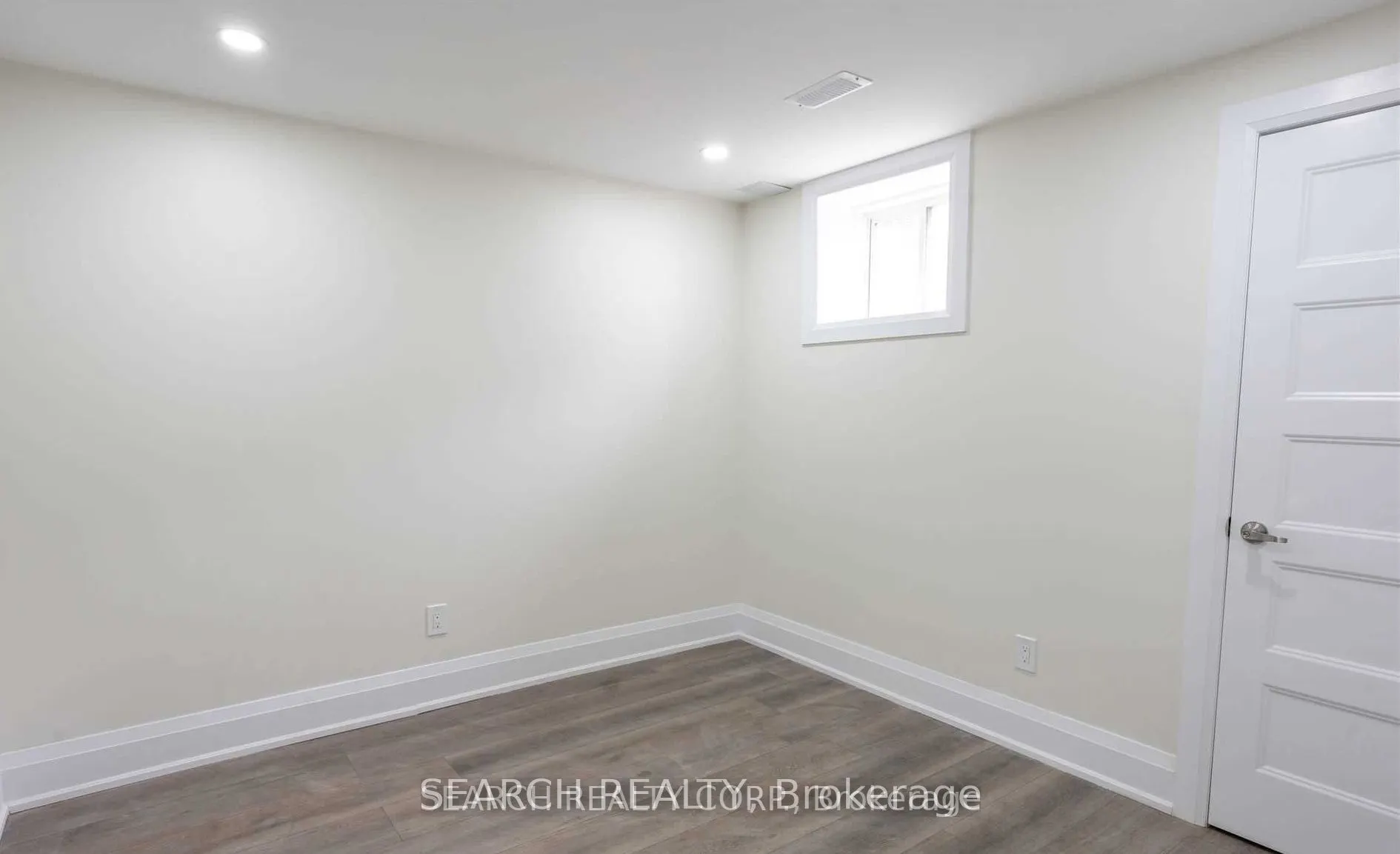 18 Divers Road N, #Bsmt