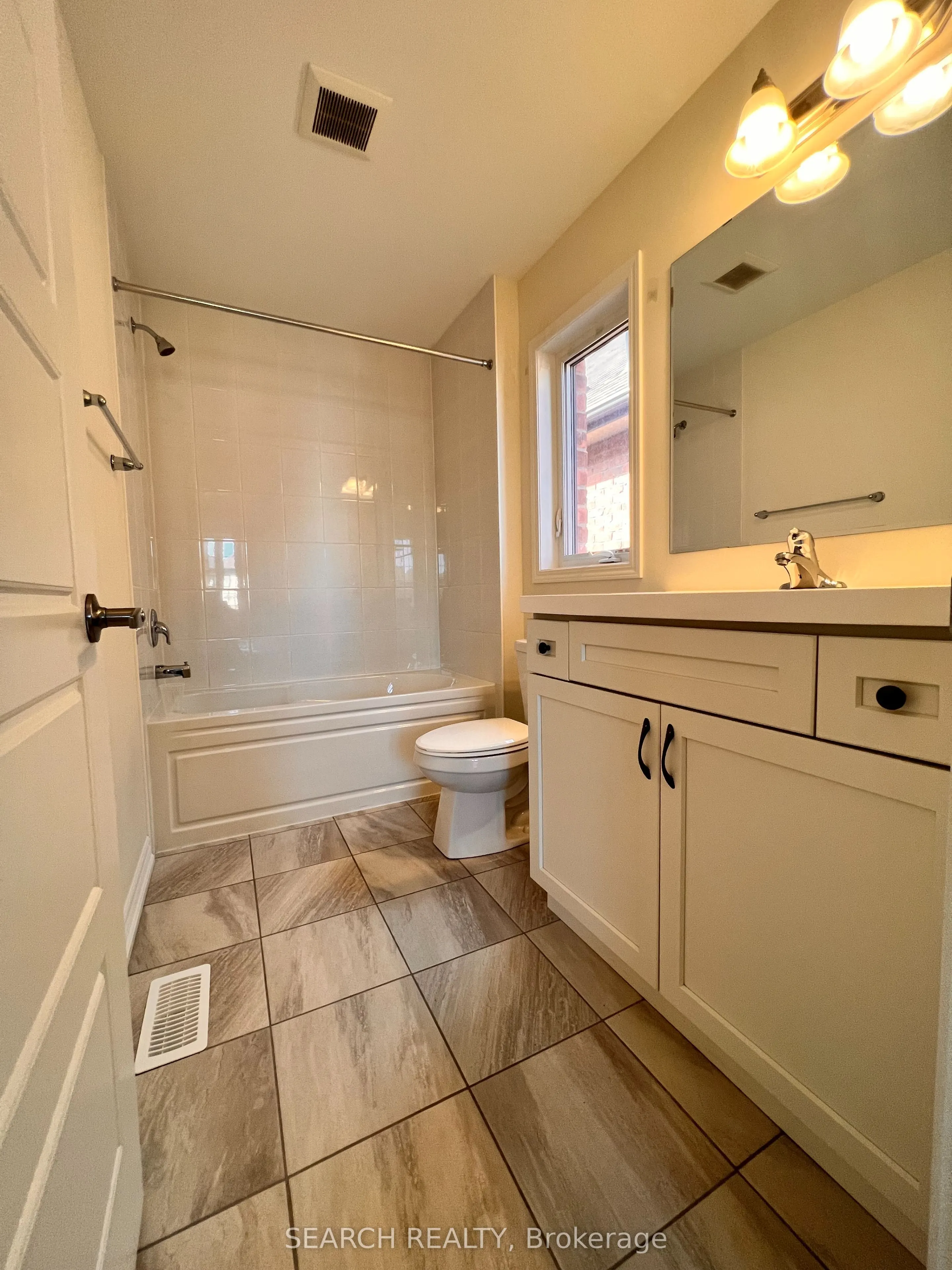 18 Divers Road N, #Suite 1