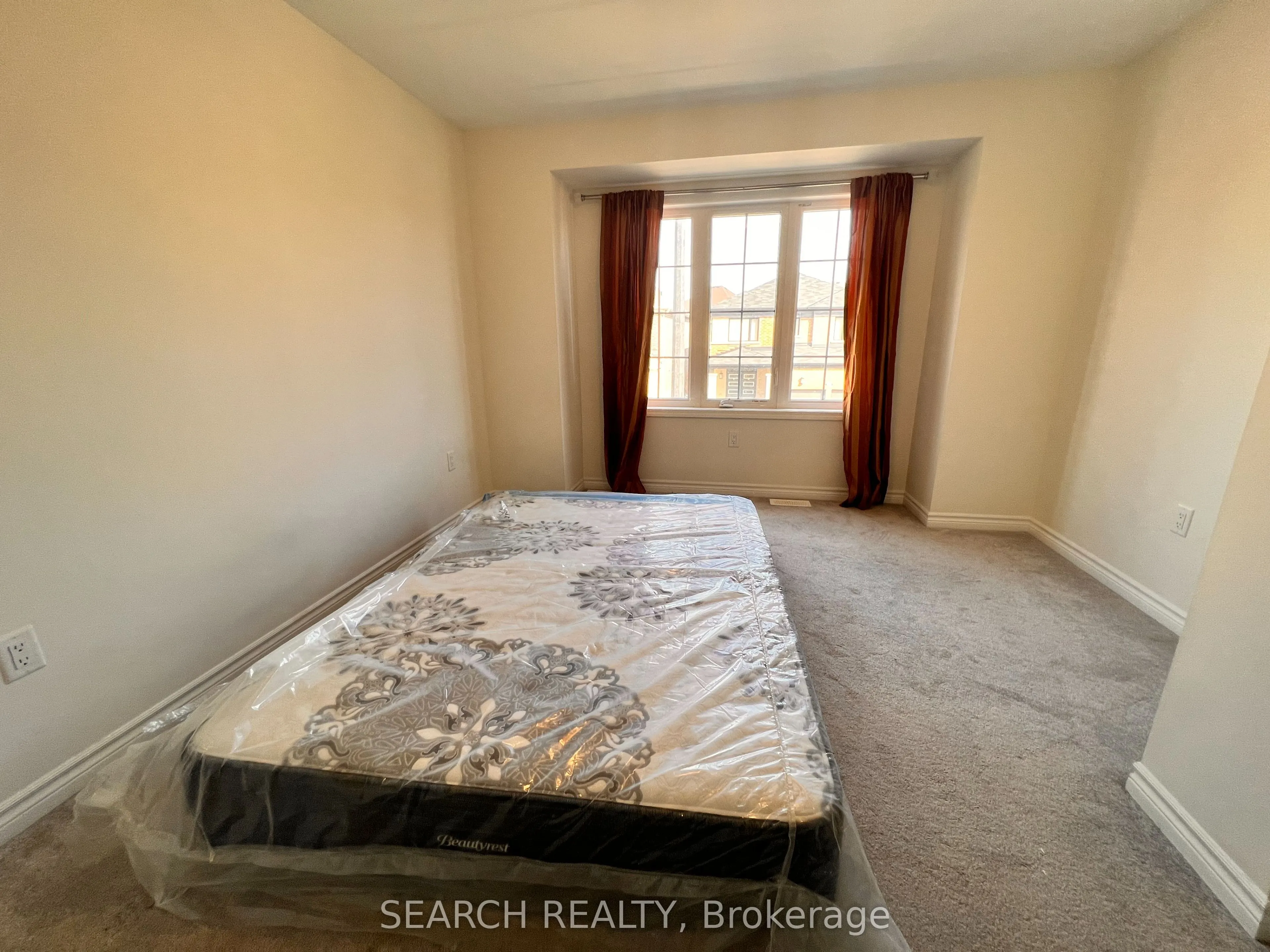 18 Divers Road N, #Suite 1