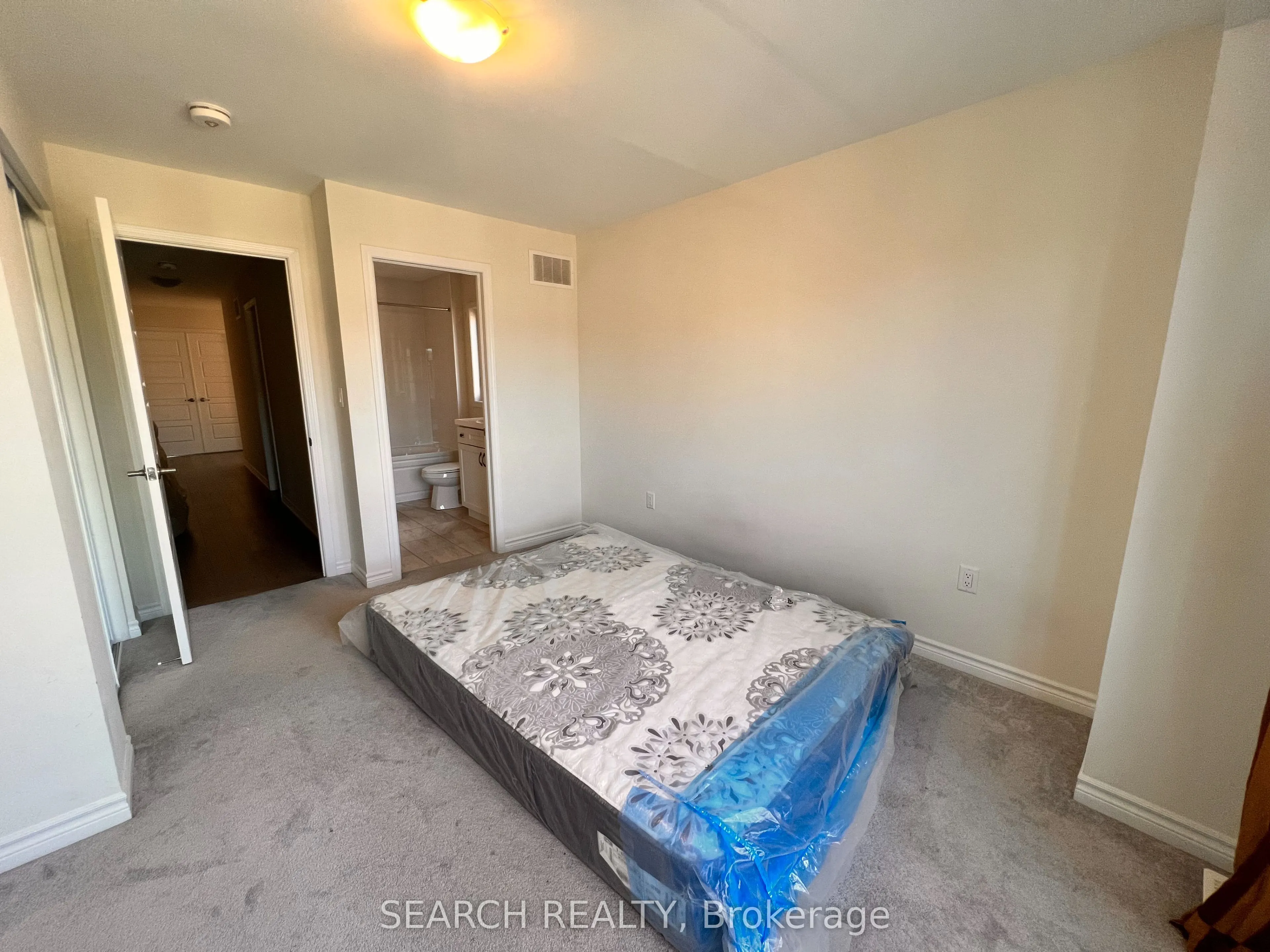 18 Divers Road N, #Suite 1