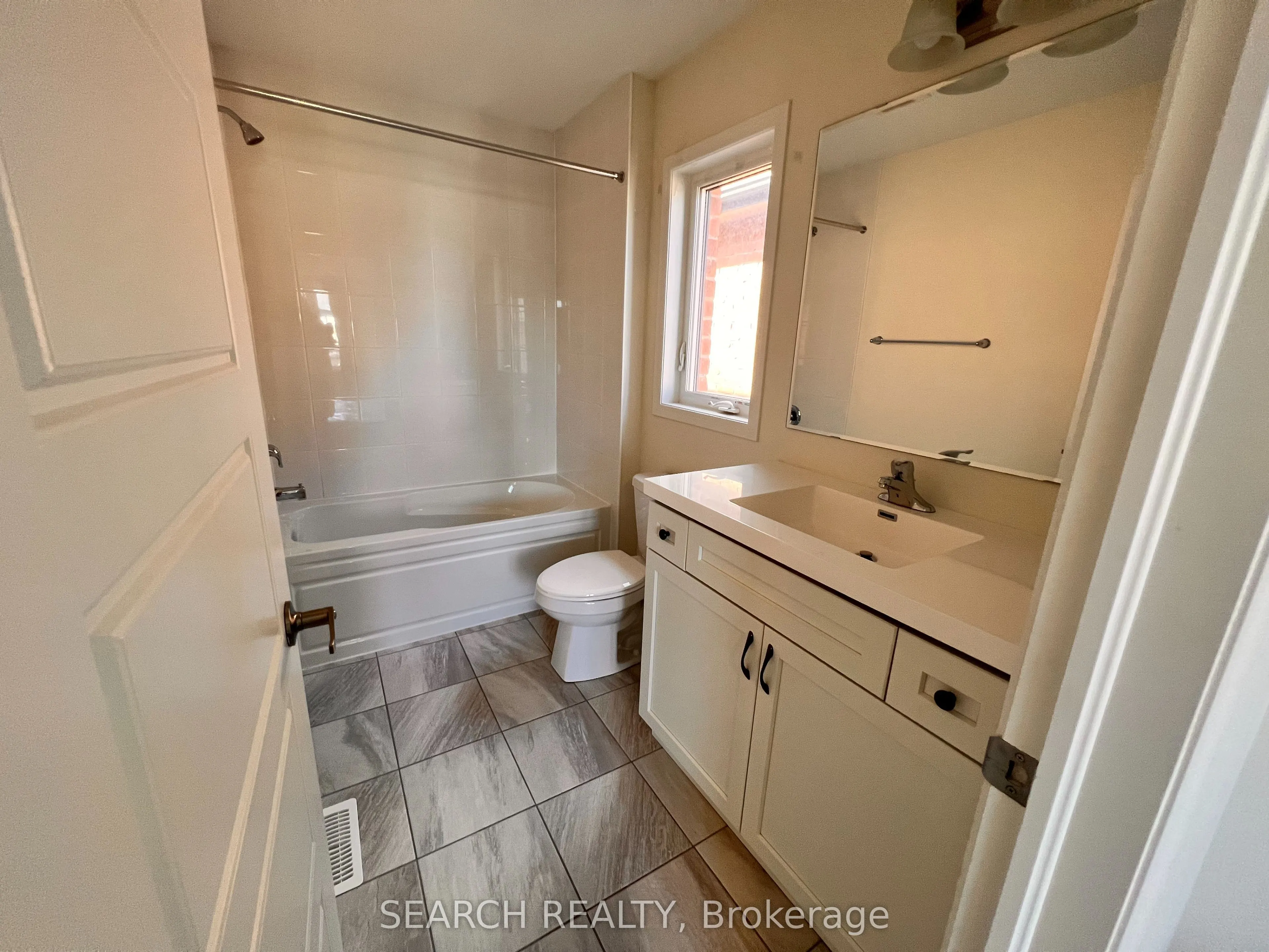 18 Divers Road N, #Suite 1