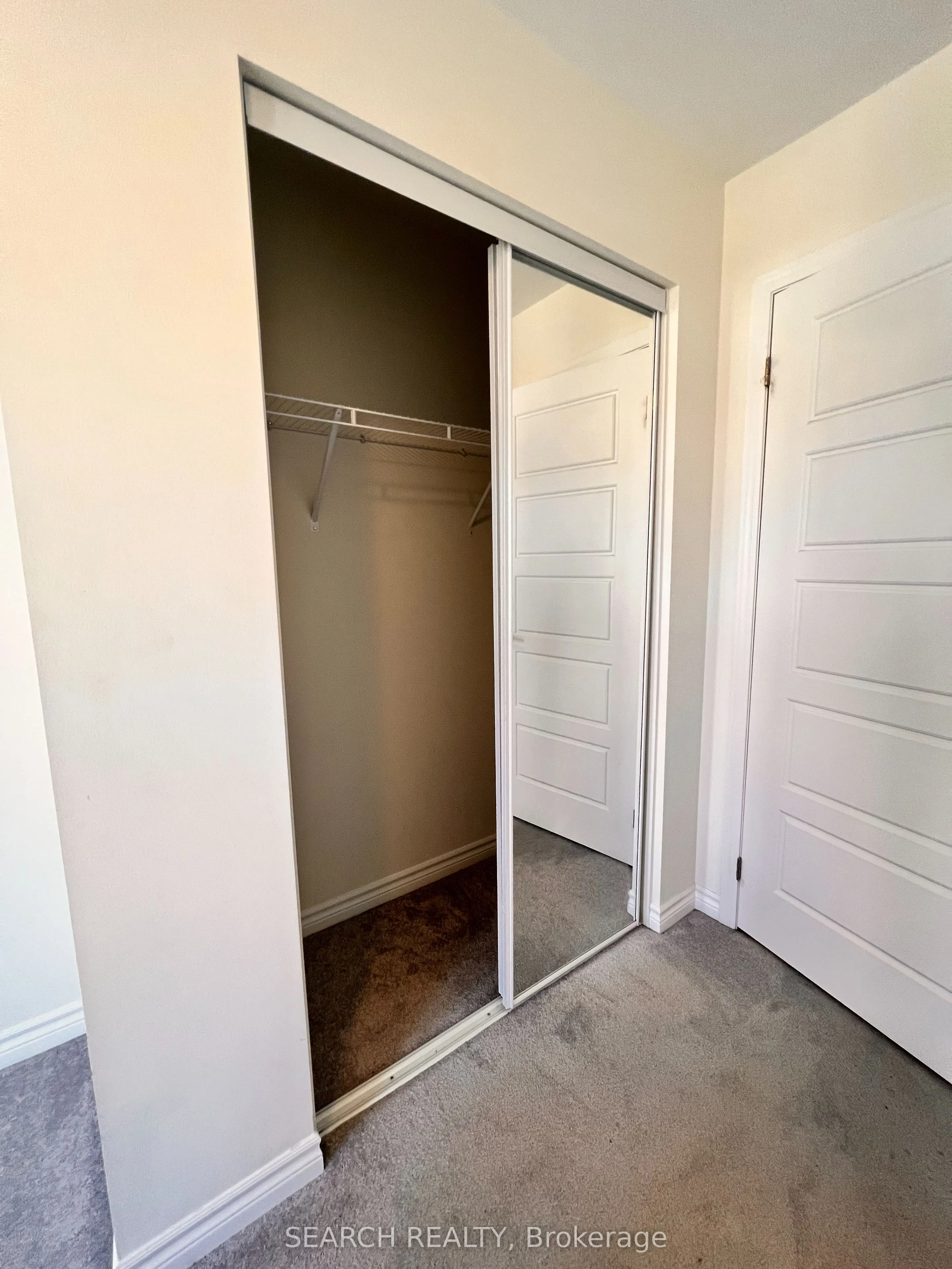 18 Divers Road N, #Suite 1