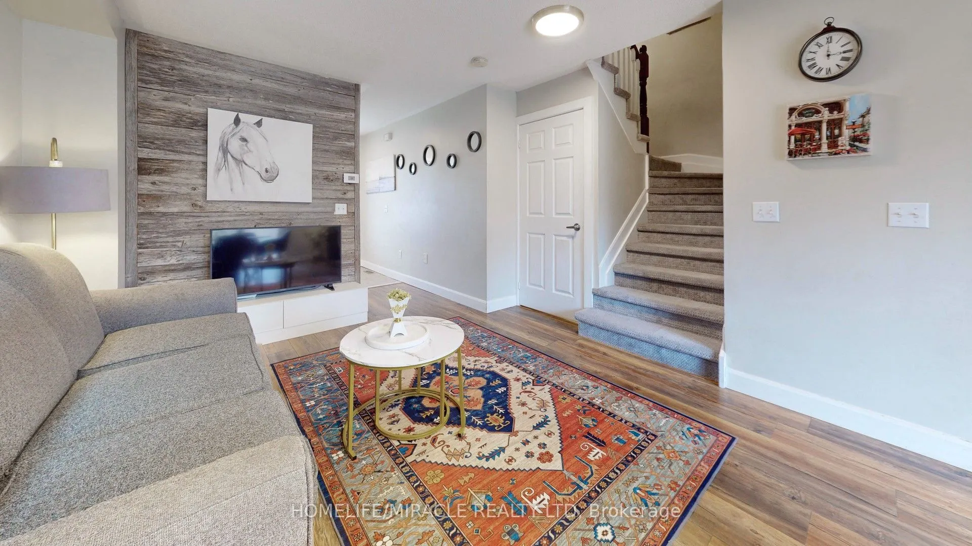126 Mowat Crescent