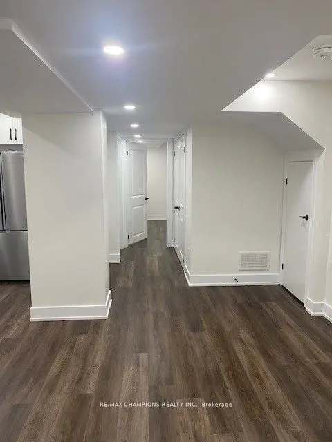 10 seclusion Crescent