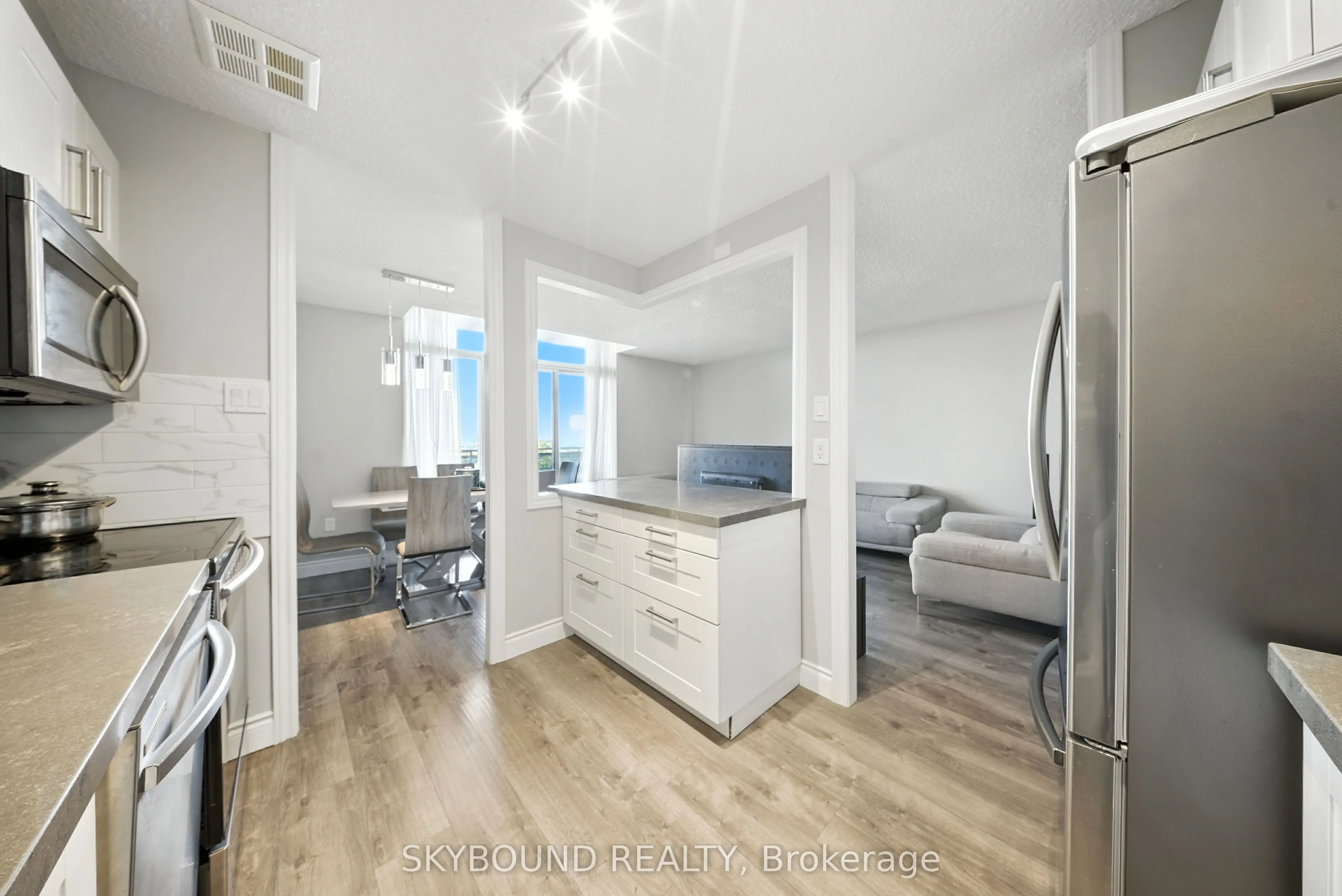 355 Rathburn Road E, #1204