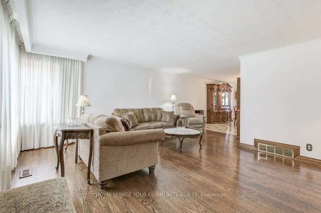 52 Whitburn Crescent
