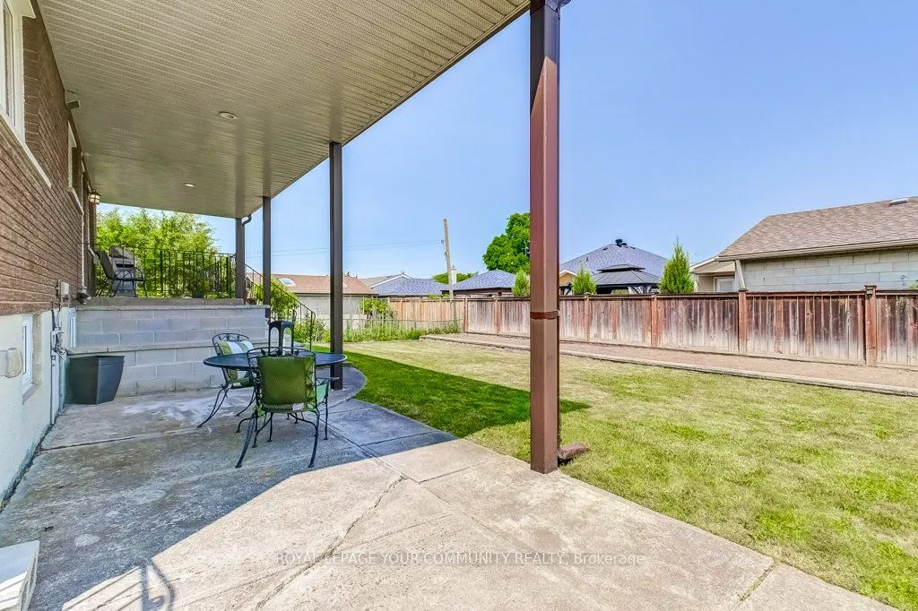 52 Whitburn Crescent