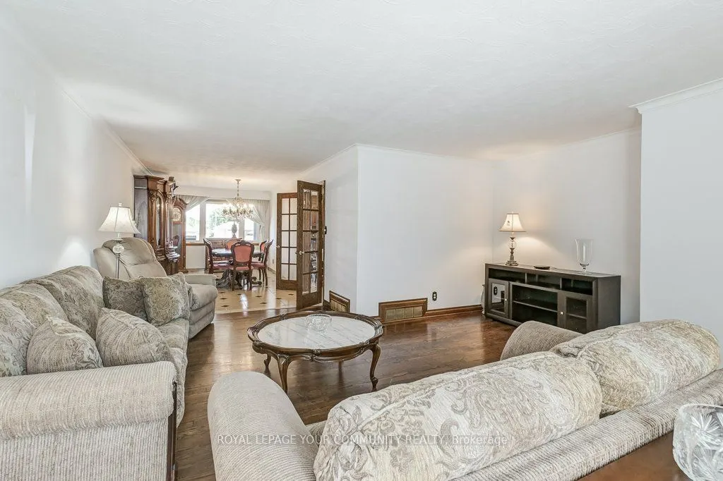 52 Whitburn Crescent
