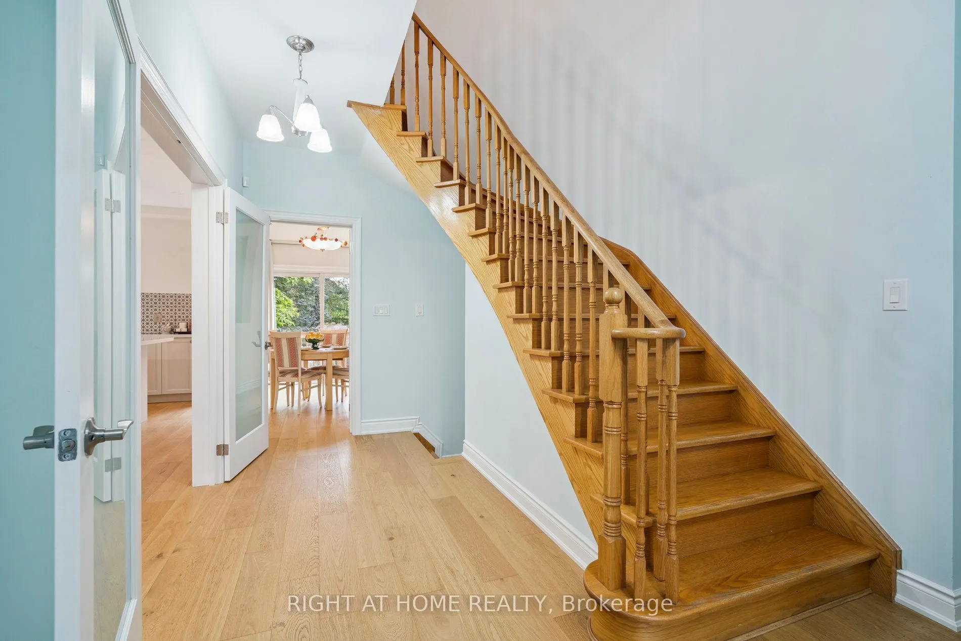 2322 Woodridge Way