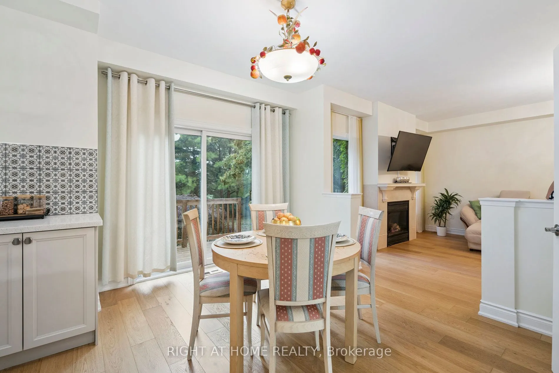 2322 Woodridge Way
