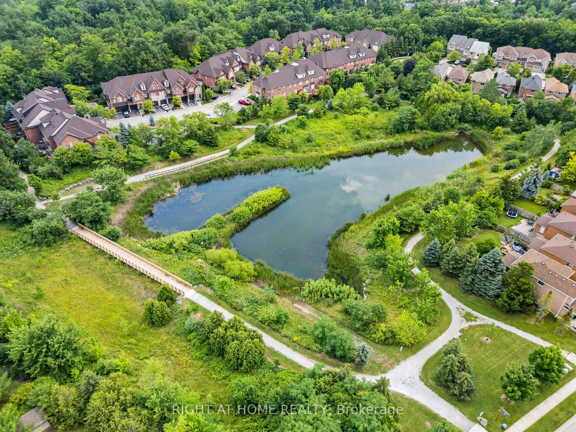 2322 Woodridge Way