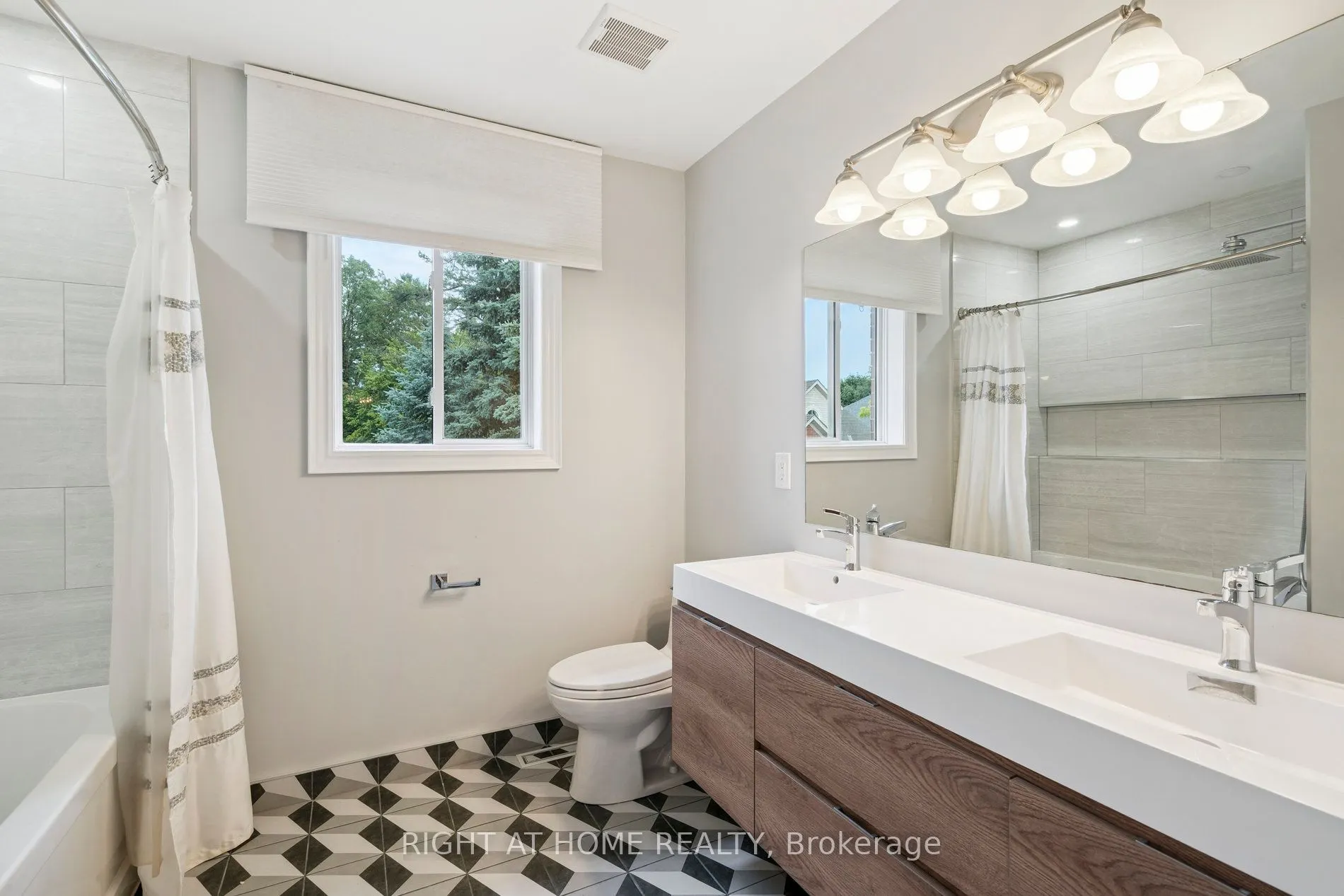2322 Woodridge Way