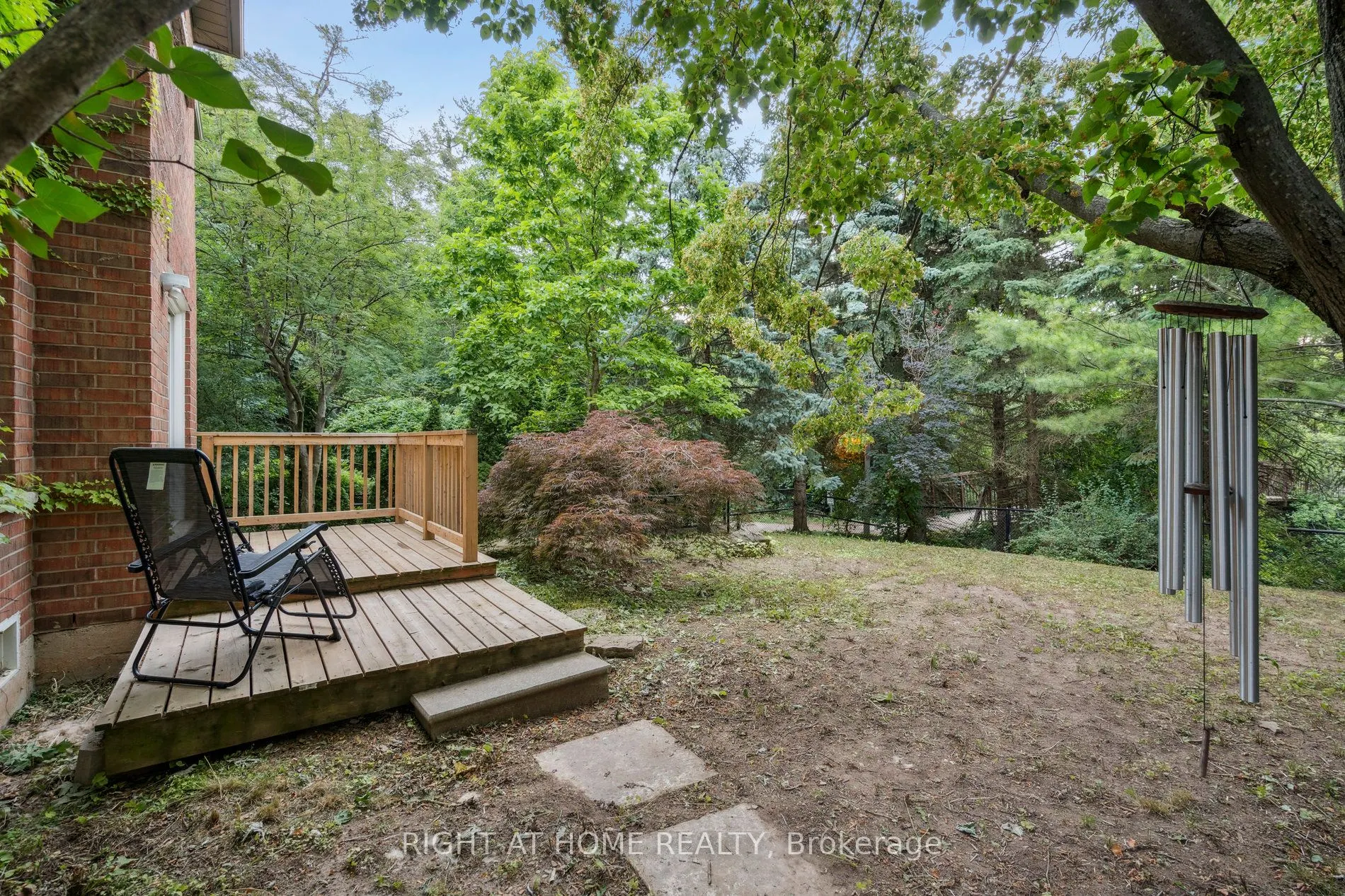 2322 Woodridge Way