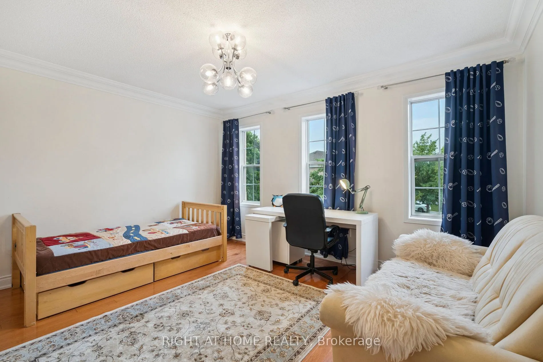 2322 Woodridge Way