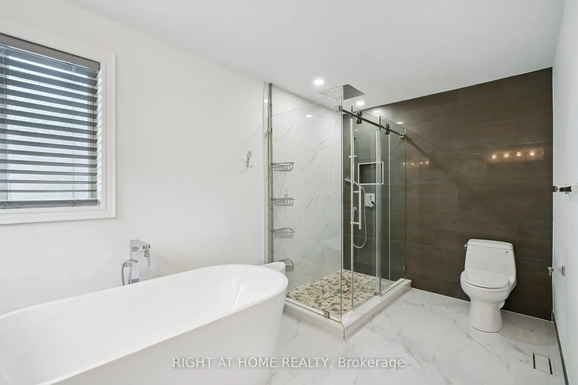 2322 Woodridge Way
