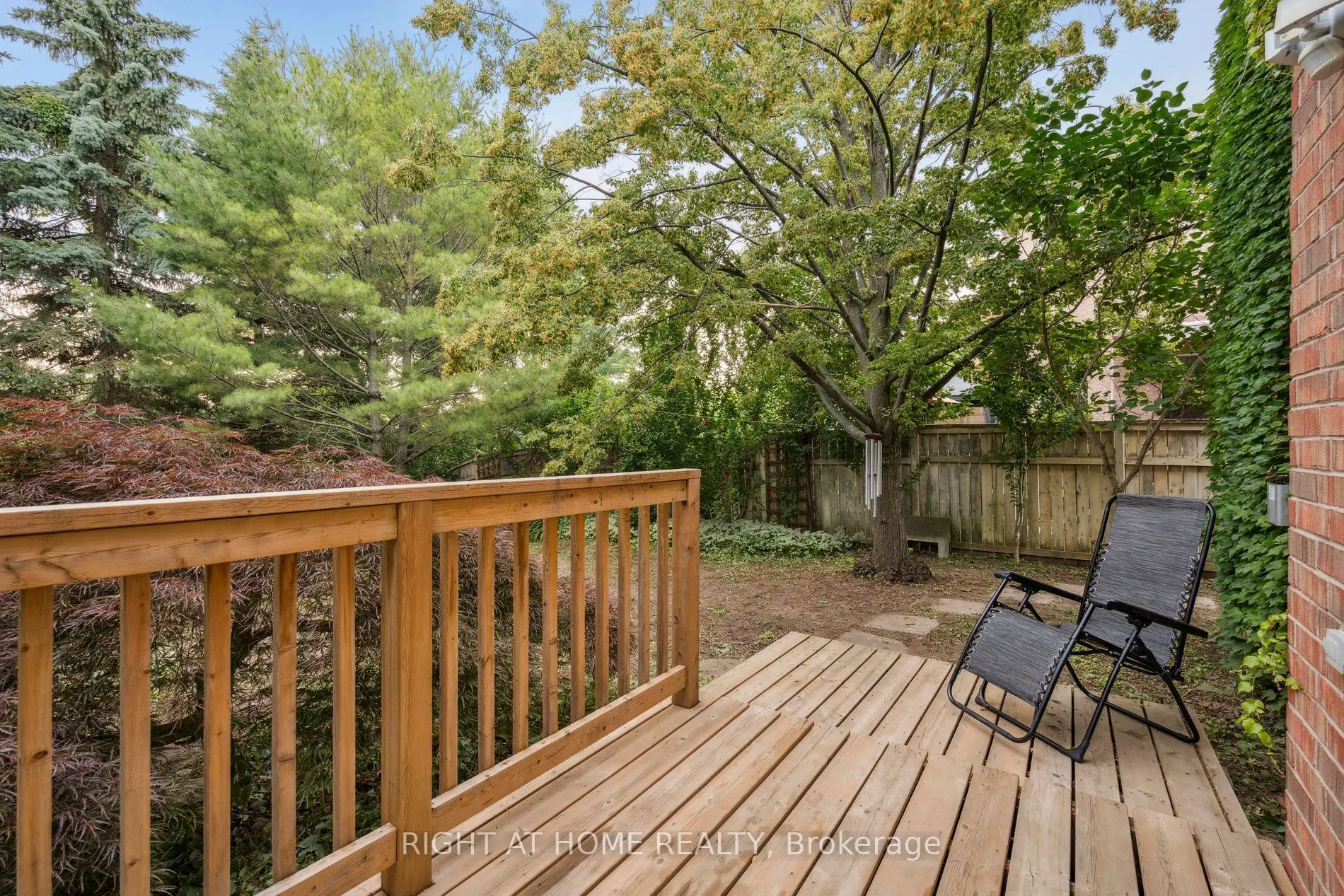 2322 Woodridge Way
