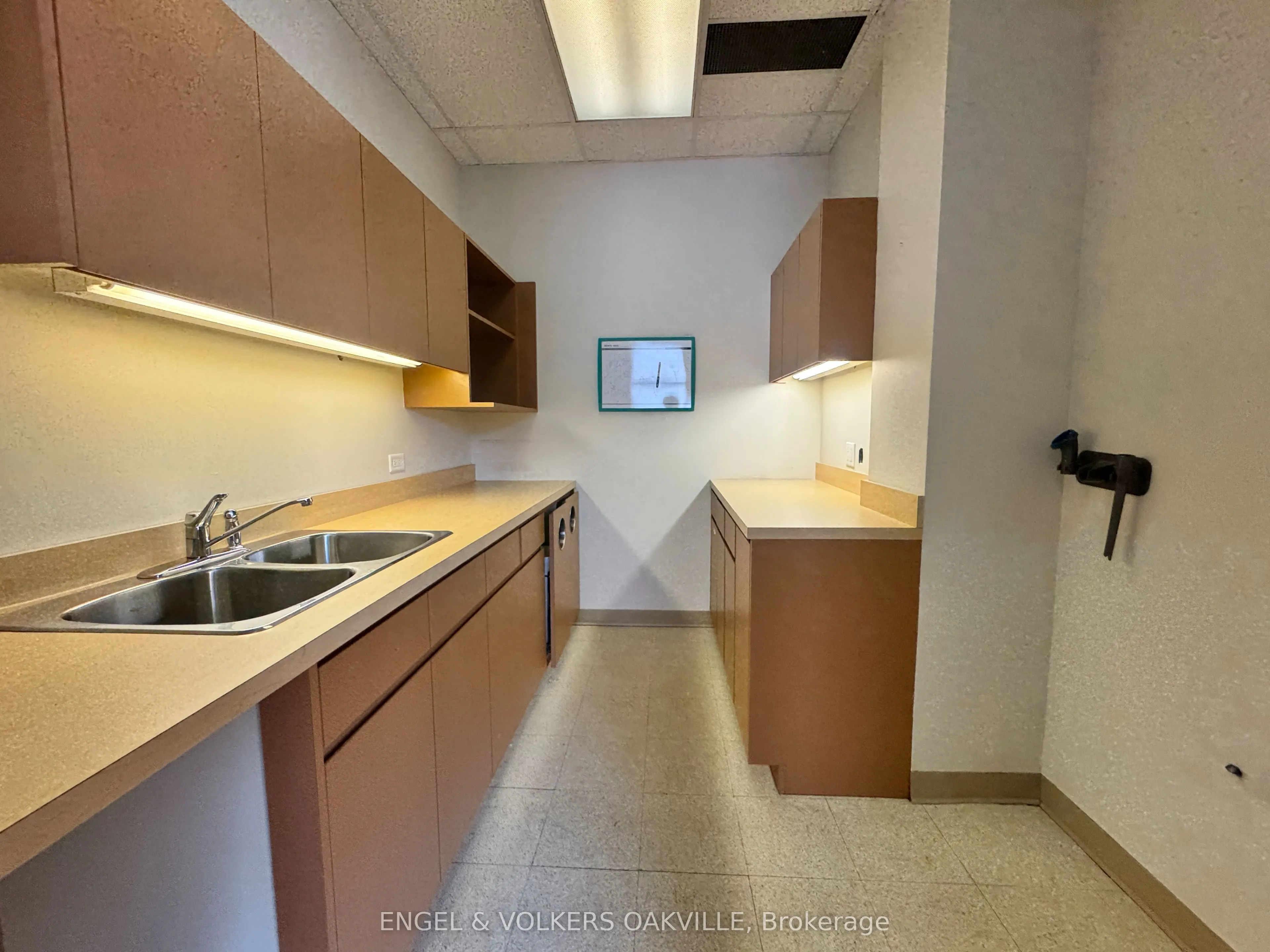 125 Lakeshore Road E, #302