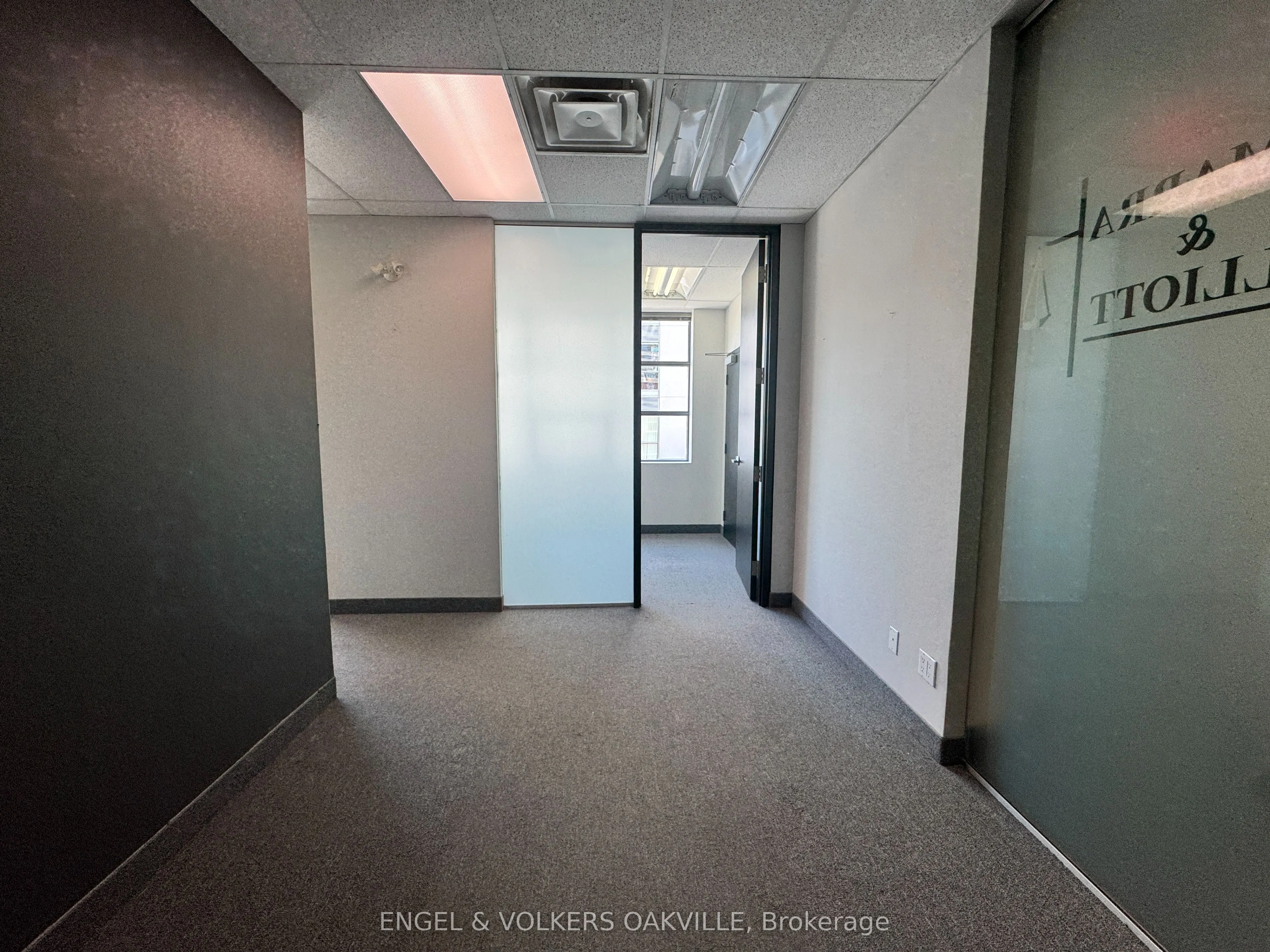 125 Lakeshore Road E, #302